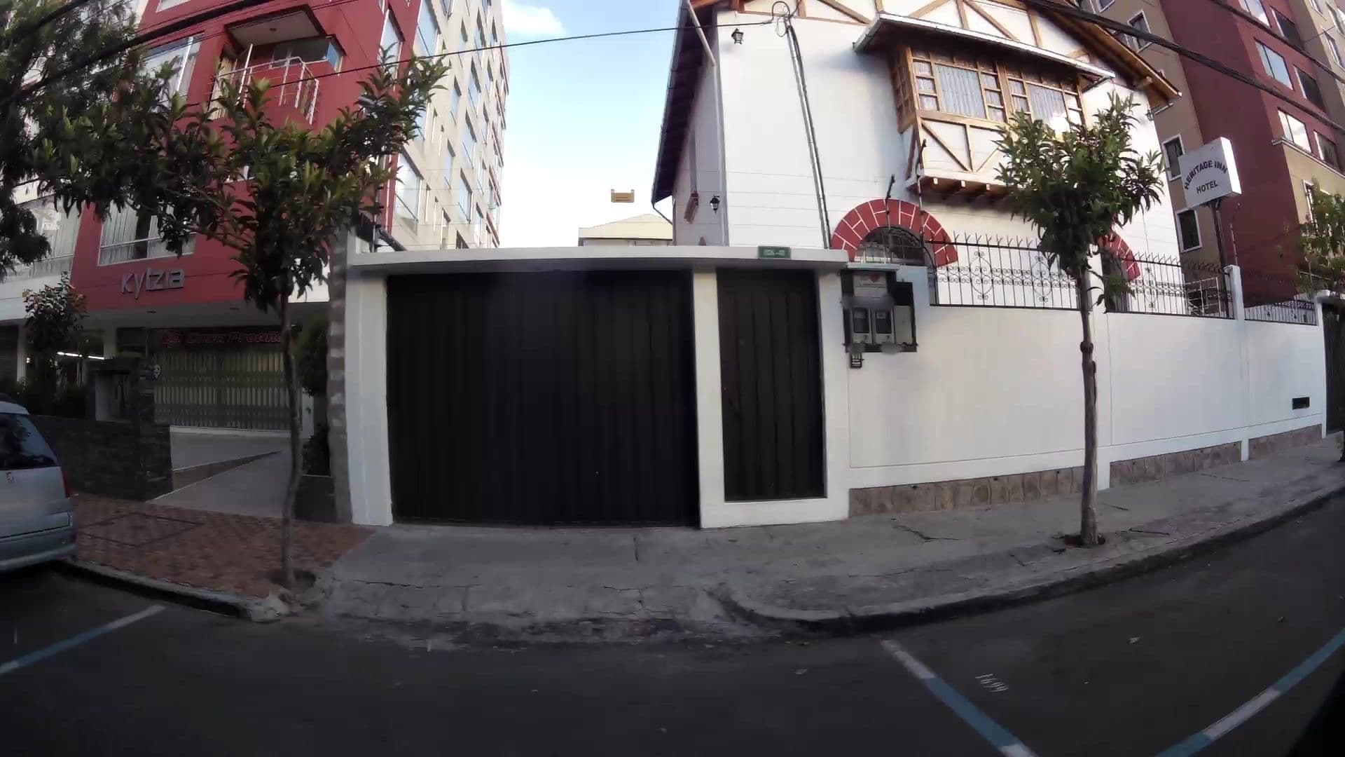 Street view near Heritage Inn Hotel, Quito — © kaartcam (CC BY-SA · Mapillary)