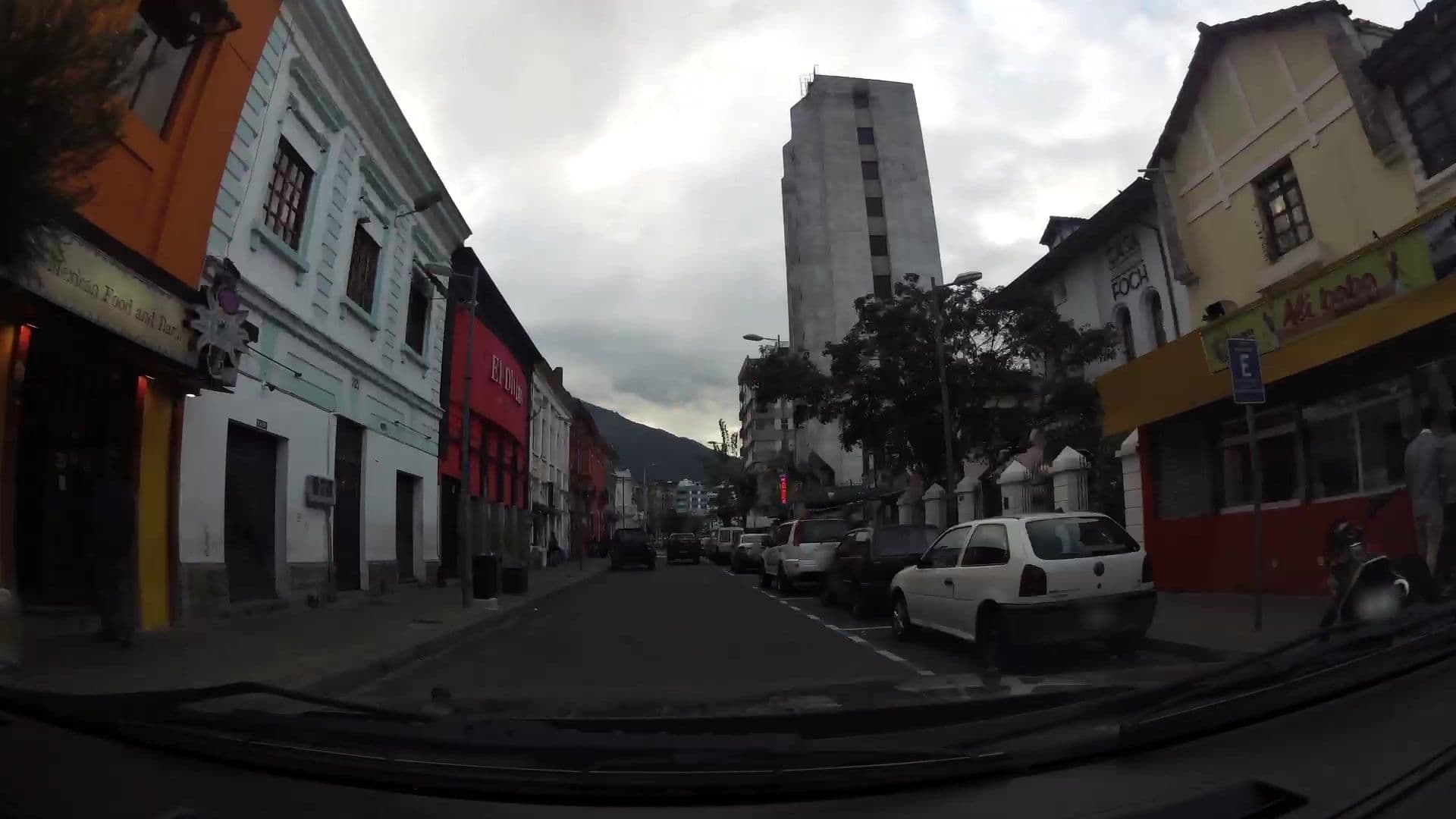 Street view near Yellow House, Quito