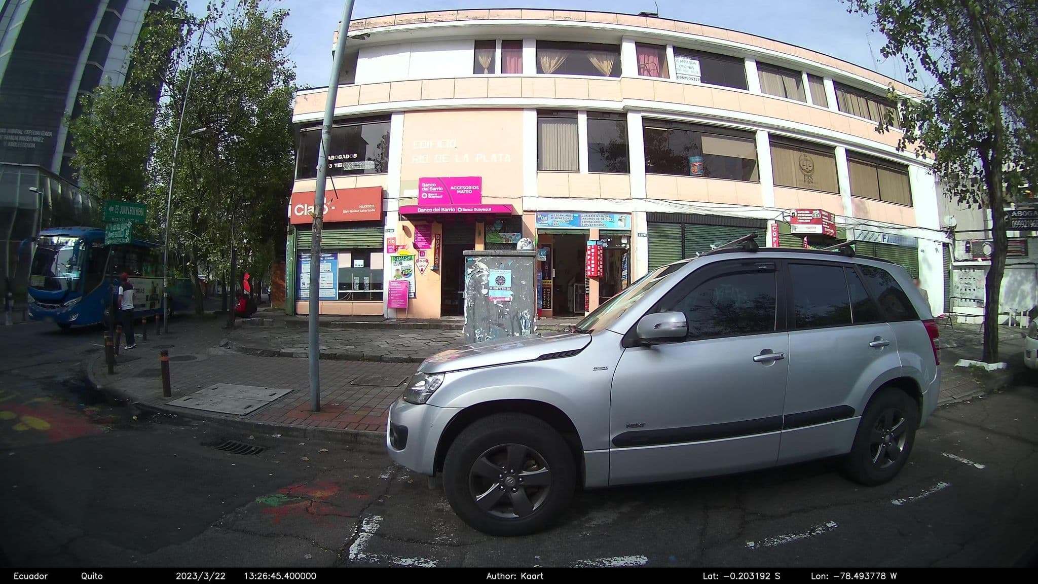 Street view near Hotel Fuente de Piedra I, Quito — © kaart_2 (CC BY-SA · Mapillary)