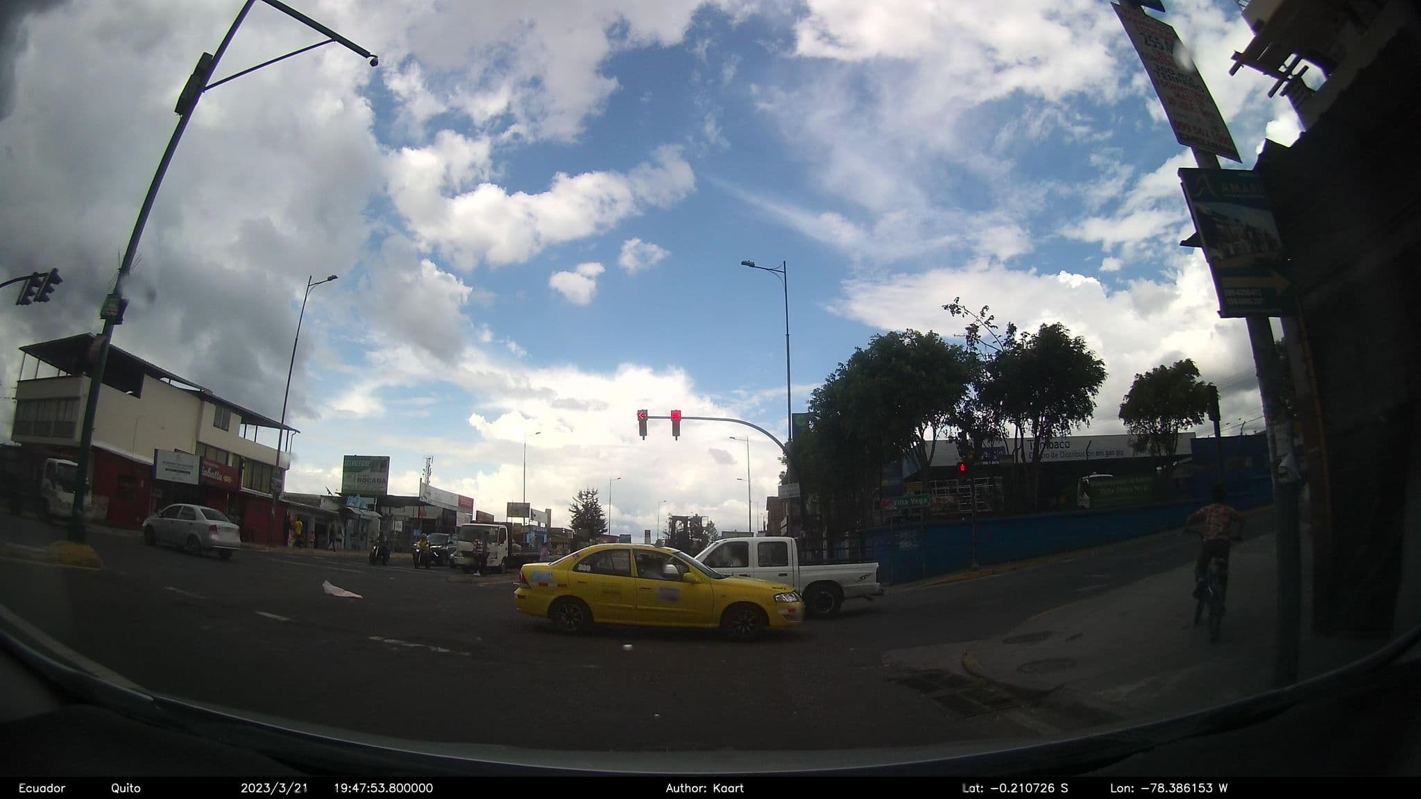 Street view near Hostal Man, Oyambarillo — © kaart_2 (CC BY-SA · Mapillary)