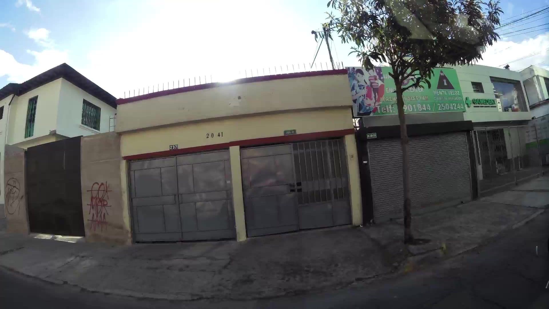 Street view near Hostal Cafetería, Quito