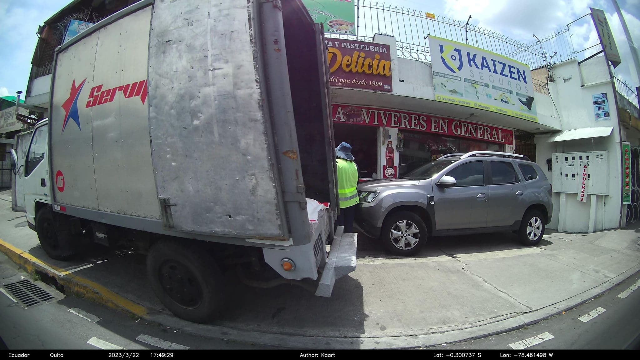 Street view near Hostal Holiday, Sangolquí — © kaart_2 (CC BY-SA · Mapillary)
