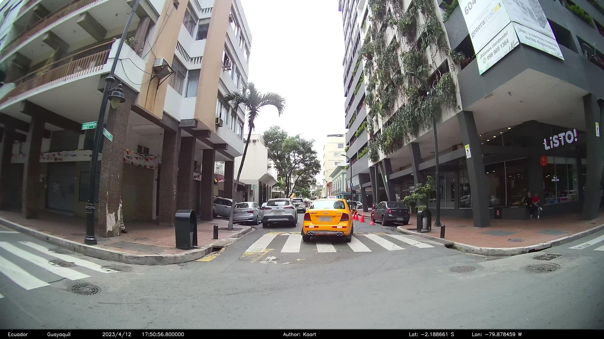 Street view near Hotel Ramada, Guayaquil