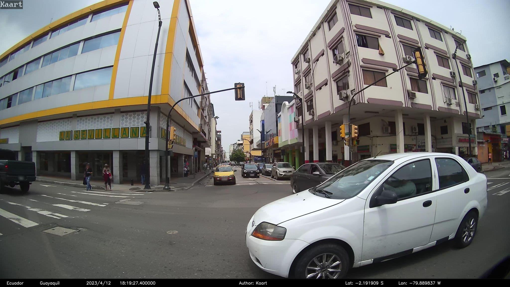 Street view near Gran Hotel Quito, Guayaquil