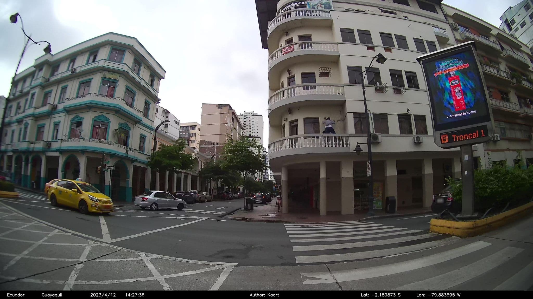Street view near Hotel Savoy, Guayaquil