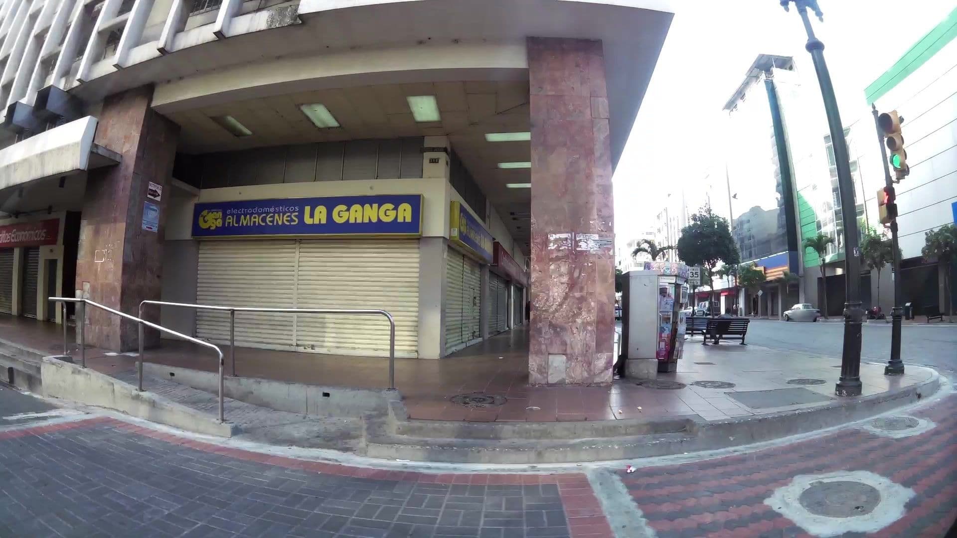 Street view near Hotel 9 de Octubre, Guayaquil