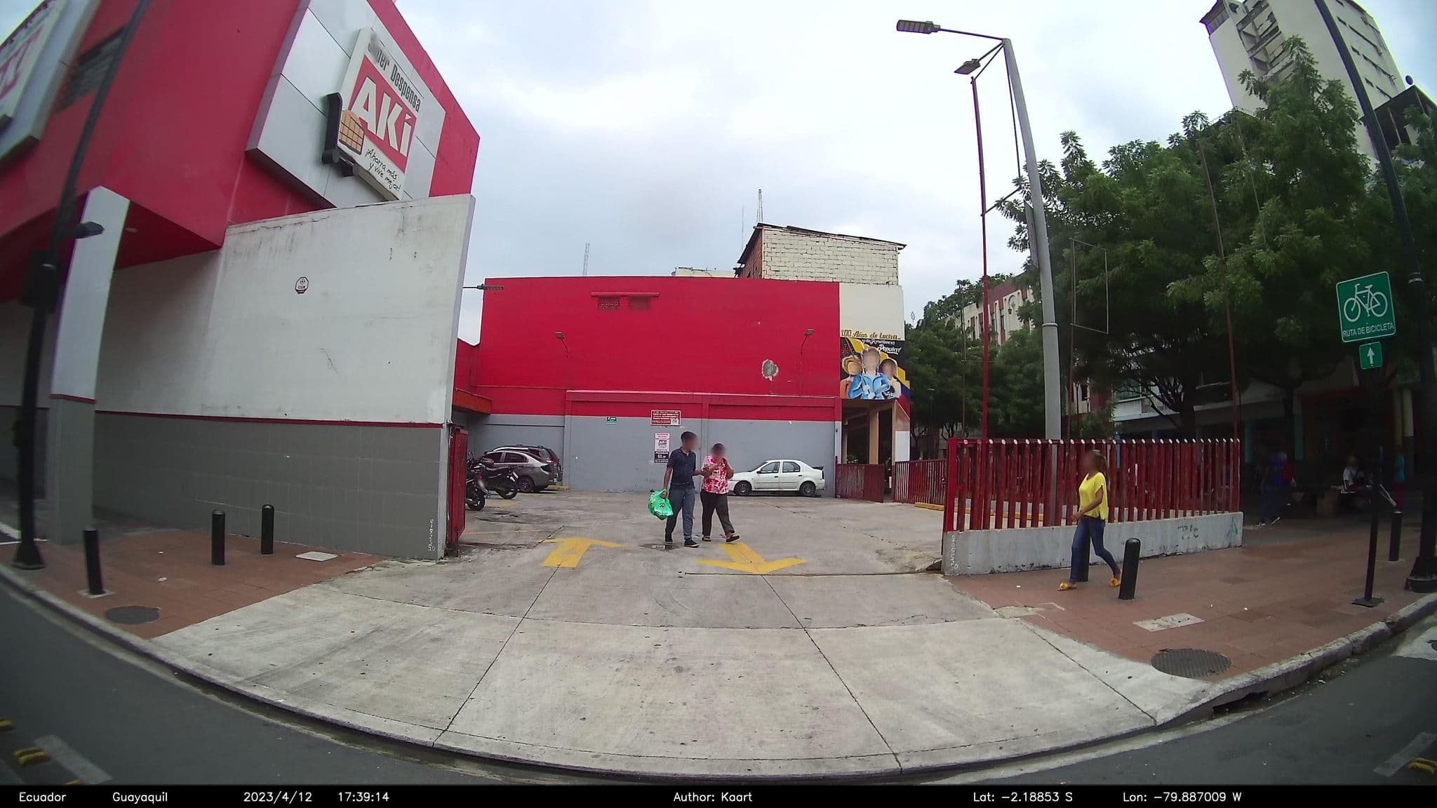 Street view near Hotel Nevada, Guayaquil