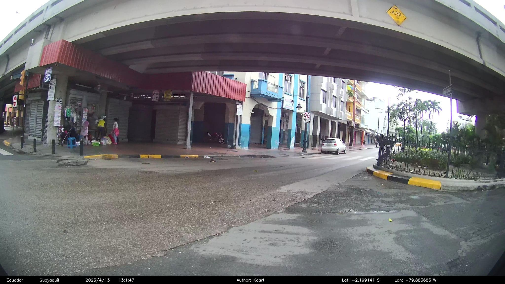 Street view near Hotel El Dorado, Guayaquil