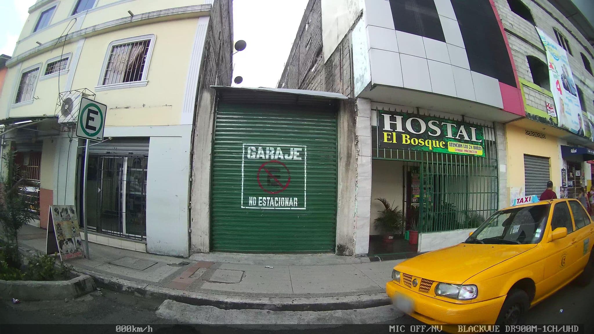 Street view near Hostal El Sol, Guayaquil