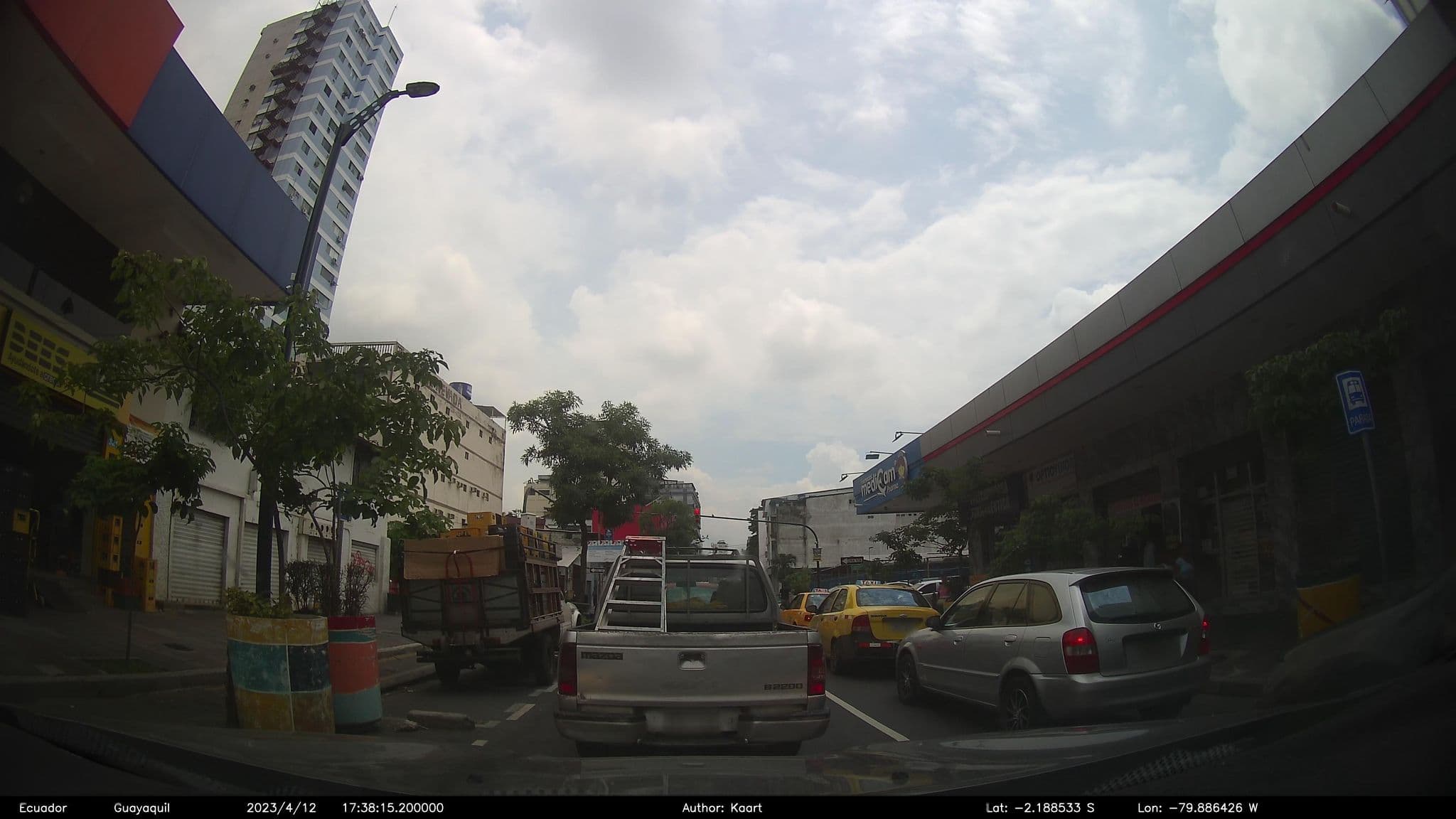 Street view near Eco Refri, Guayaquil