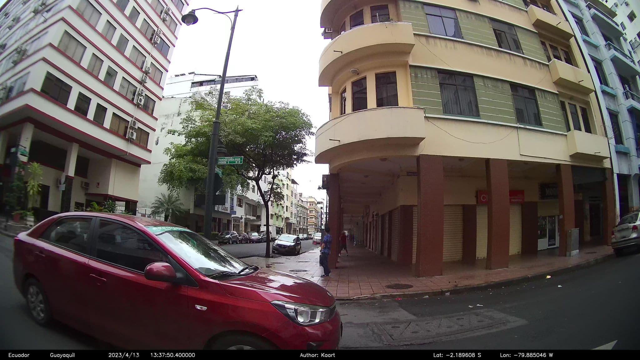 Street view near El Cisne, Guayaquil
