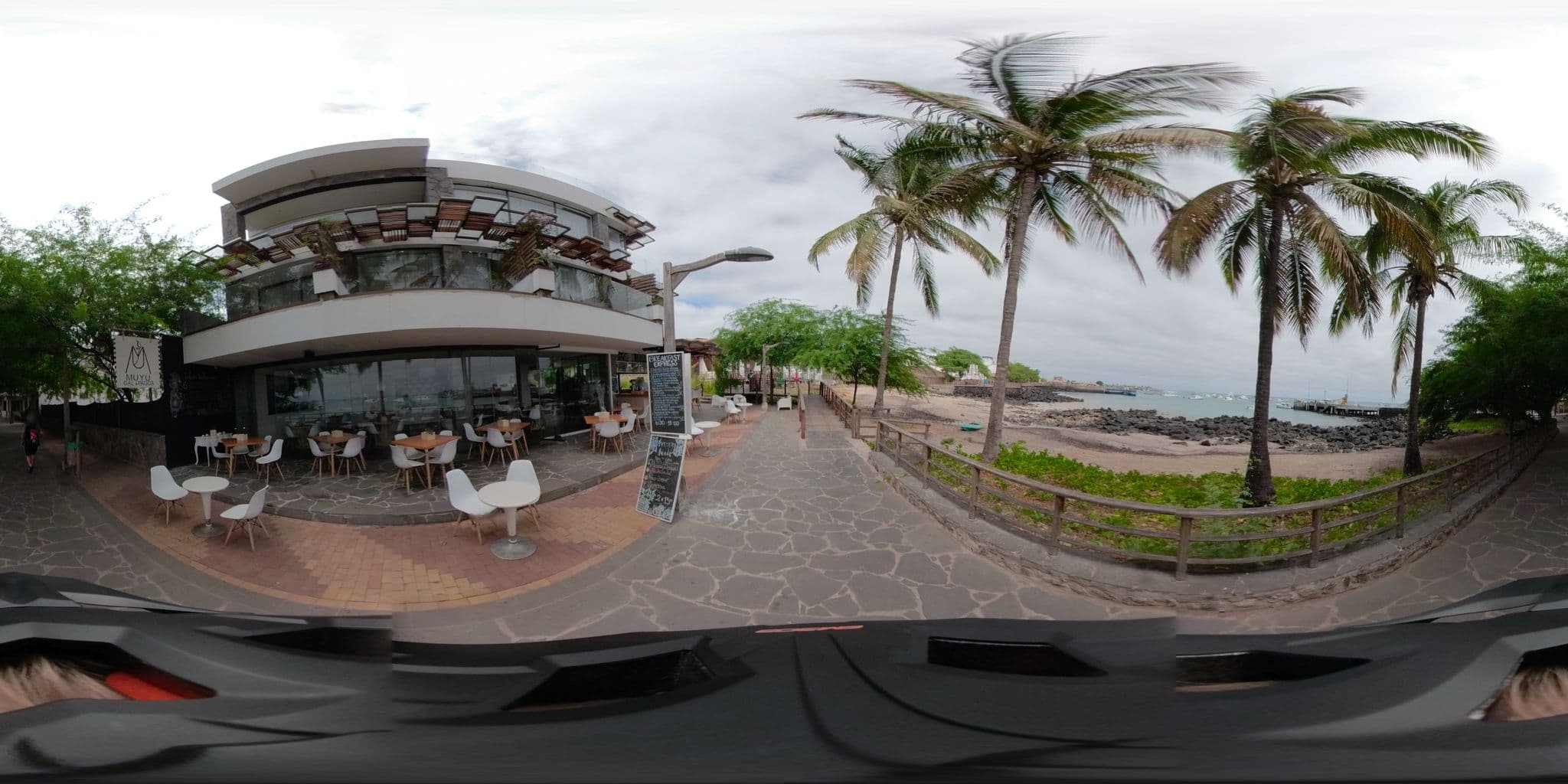 Street view near Golden Bay Hotel, Puerto Baquerizo Moreno — © sdanielzer (CC BY-SA · Mapillary)