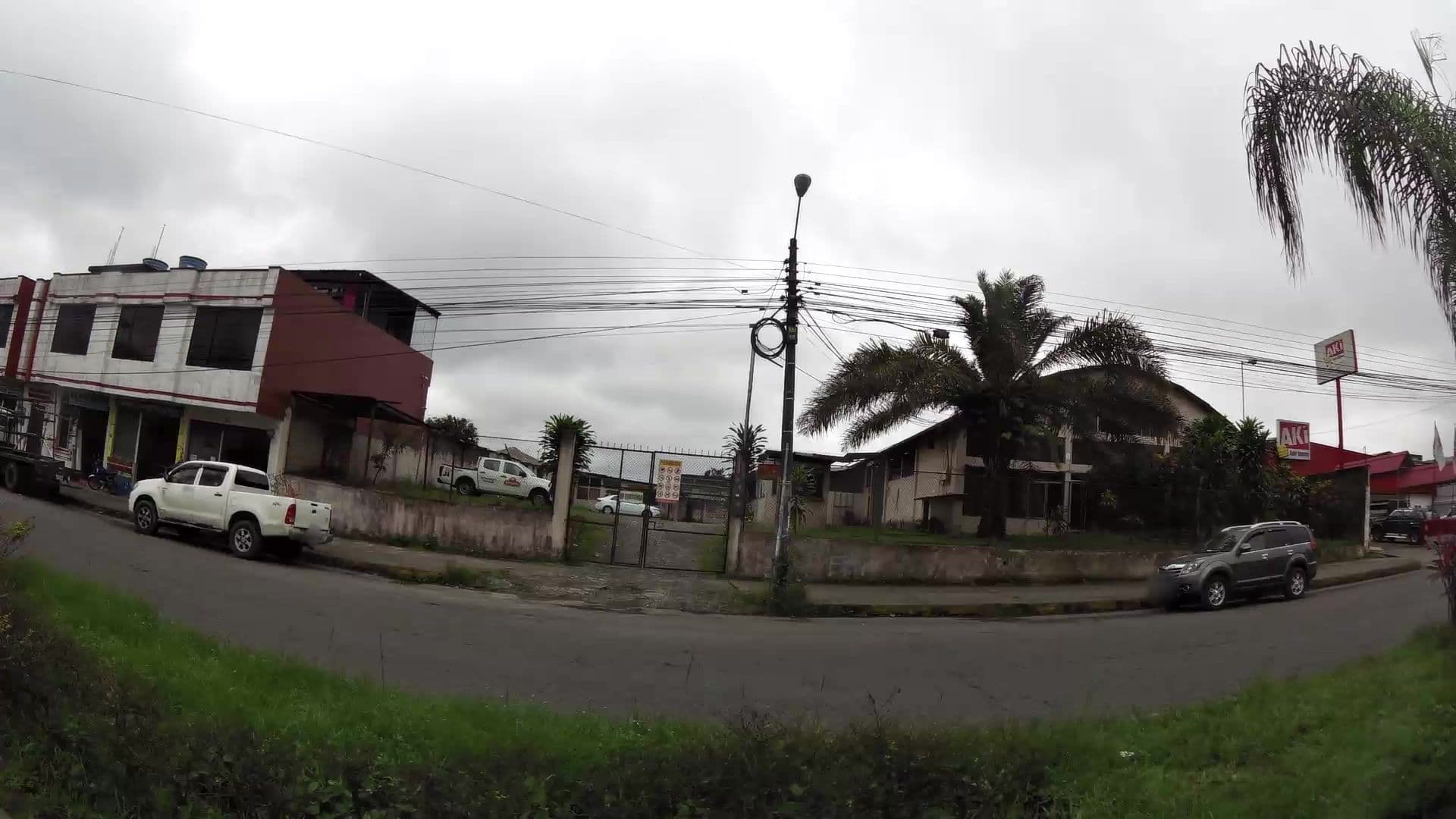 Street view near Hotel Faraon, Santo Domingo de los Colorados