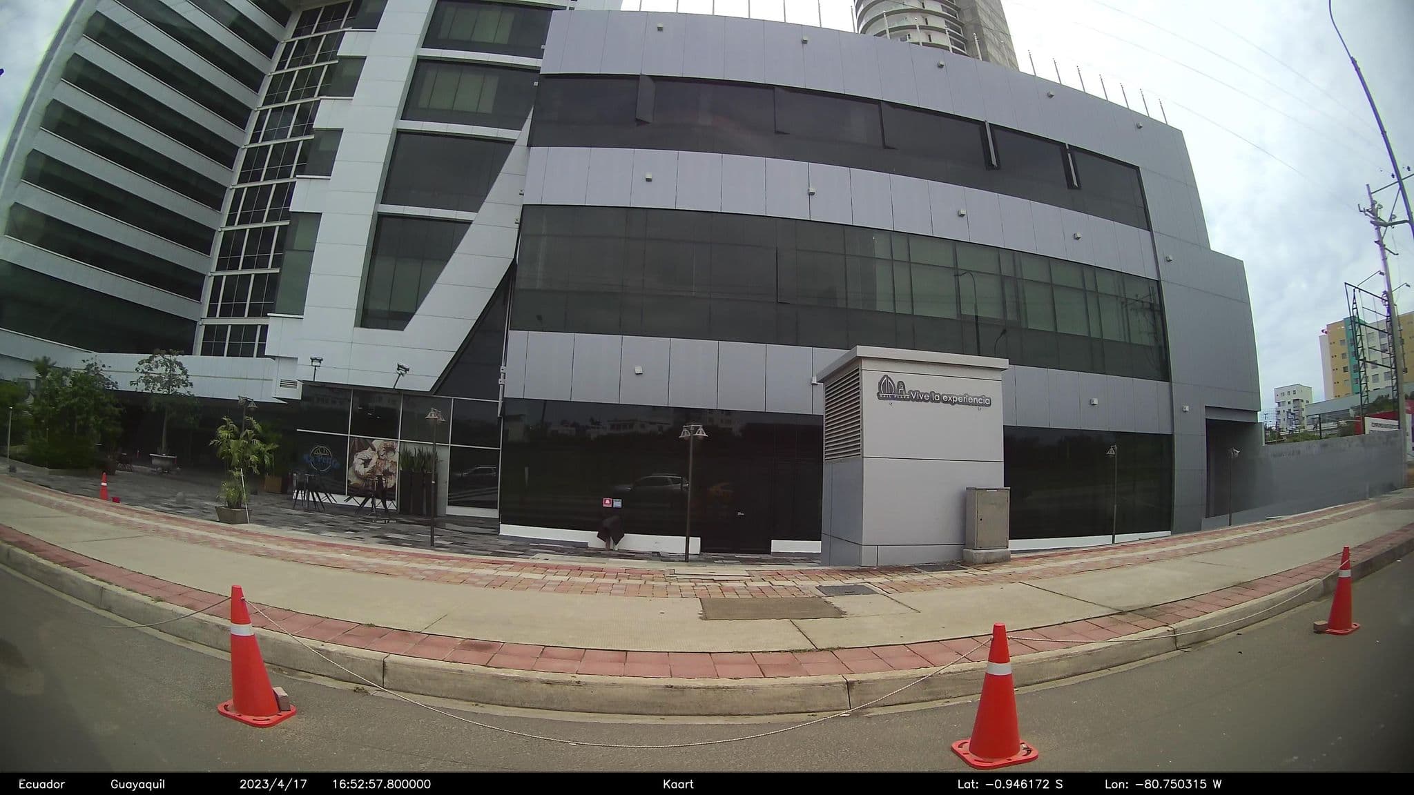 Street view near Wyndham Manta, Manta — © kaart_2 (CC BY-SA · Mapillary)