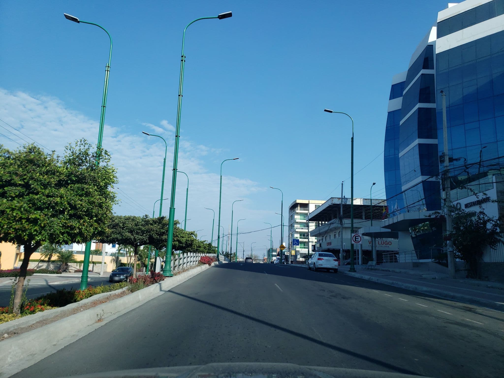 Street view near Navío Hotel, Manta — © javendano (CC BY-SA · Mapillary)