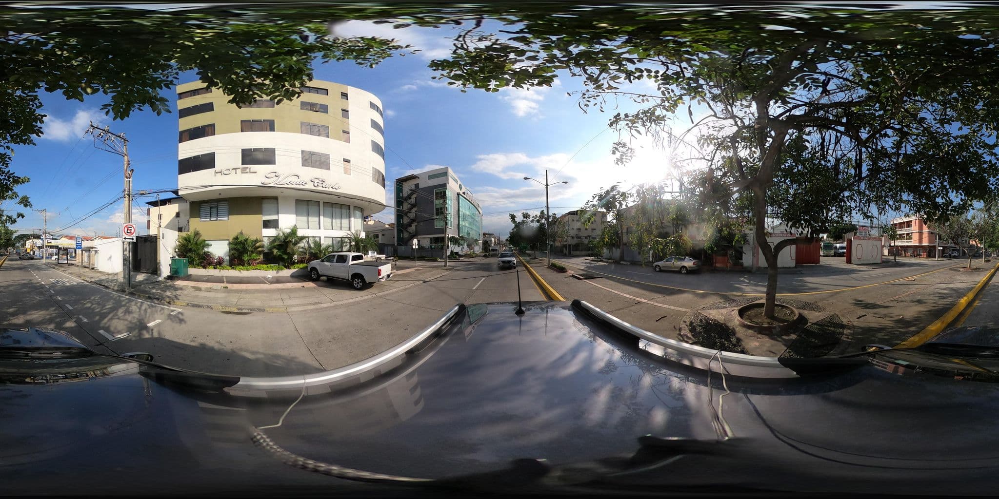 Street view near Hotel MonteCarlo, Guayaquil