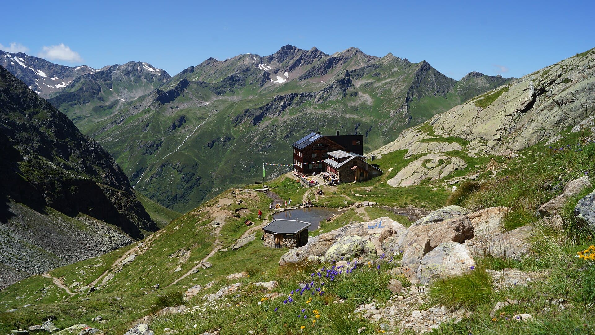 Edmund-Graf-Hütte (via Wikimedia Commons, CC BY-SA 3.0 de)