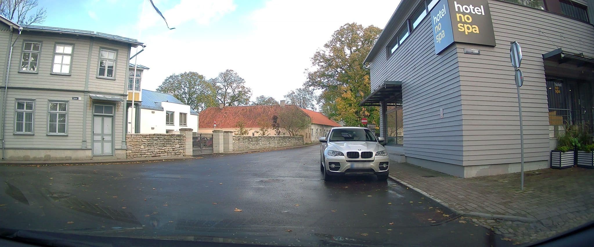 Street view near Linnahotell, Kuressaare — © ESTmapper1001 (CC BY-SA · Mapillary)