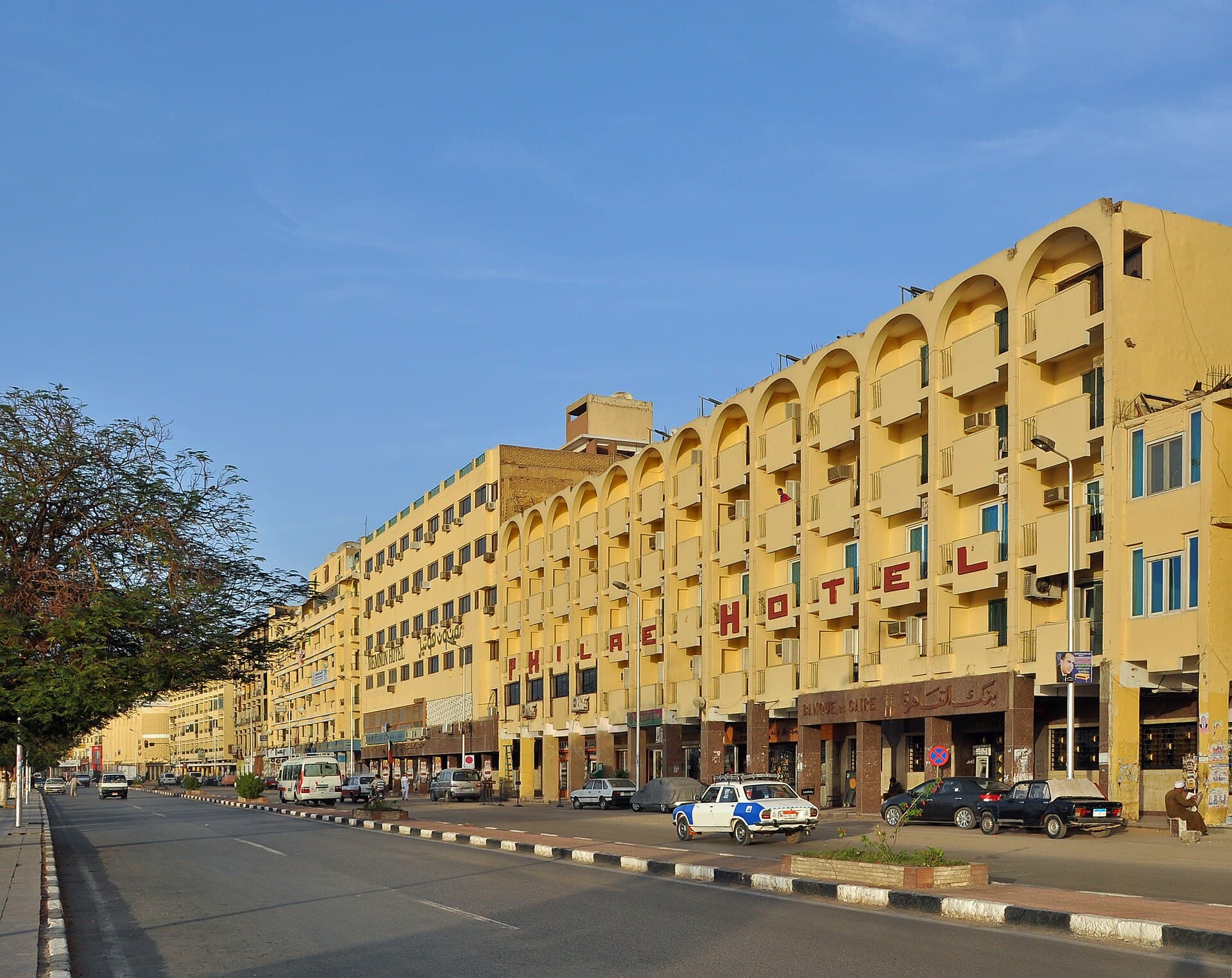 Philae Hotel (via Wikimedia Commons, CC BY 3.0)