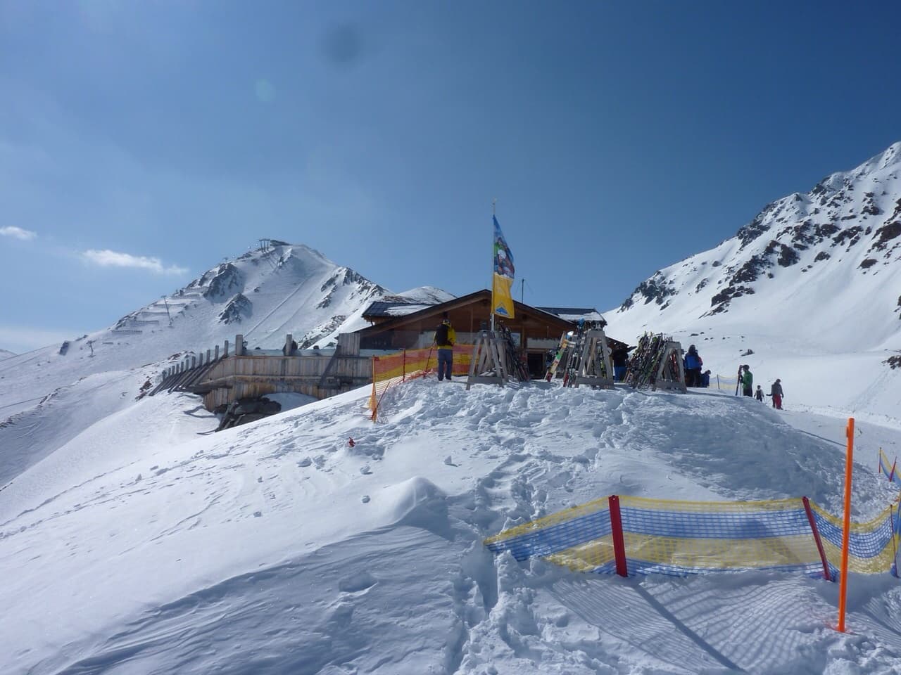 Hexenseehütte (via Wikimedia Commons, CC BY-SA 3.0)