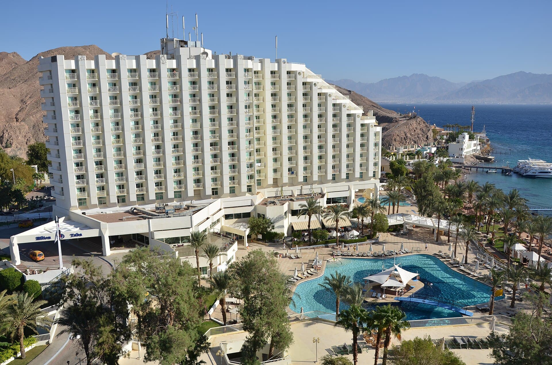 Hilton Taba Resort & Nelson Village (via Wikimedia Commons, CC BY 3.0)