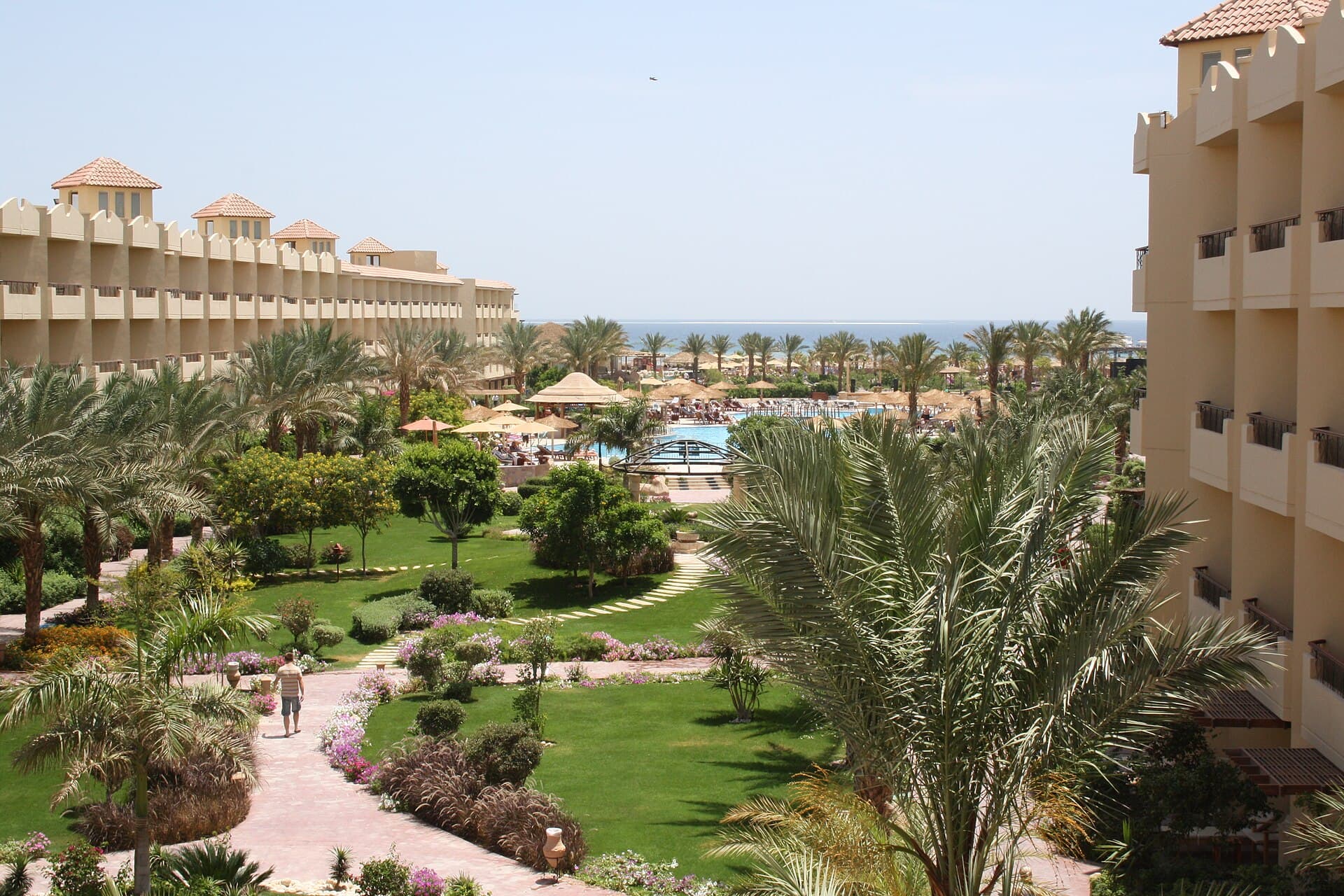 Amwaj Beach Club Abu Soma (via Wikimedia Commons, CC BY-SA 3.0)