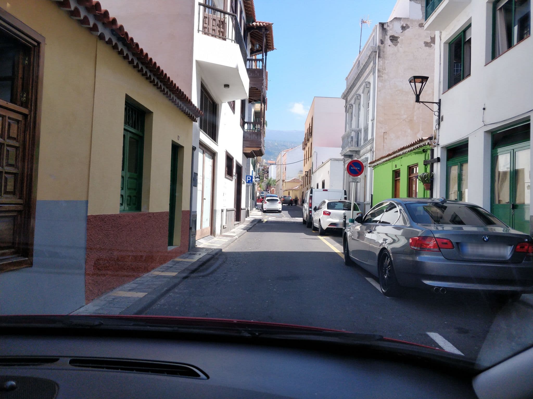 Street view near Los Geranios, Puerto de la Cruz — © cronoser (CC BY-SA · Mapillary)