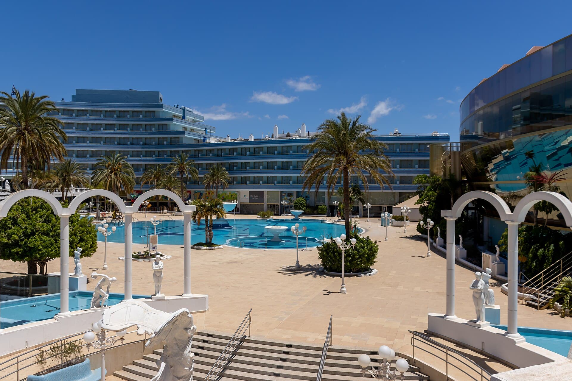 Mediterranean Palace (via Wikimedia Commons, CC BY-SA 4.0)
