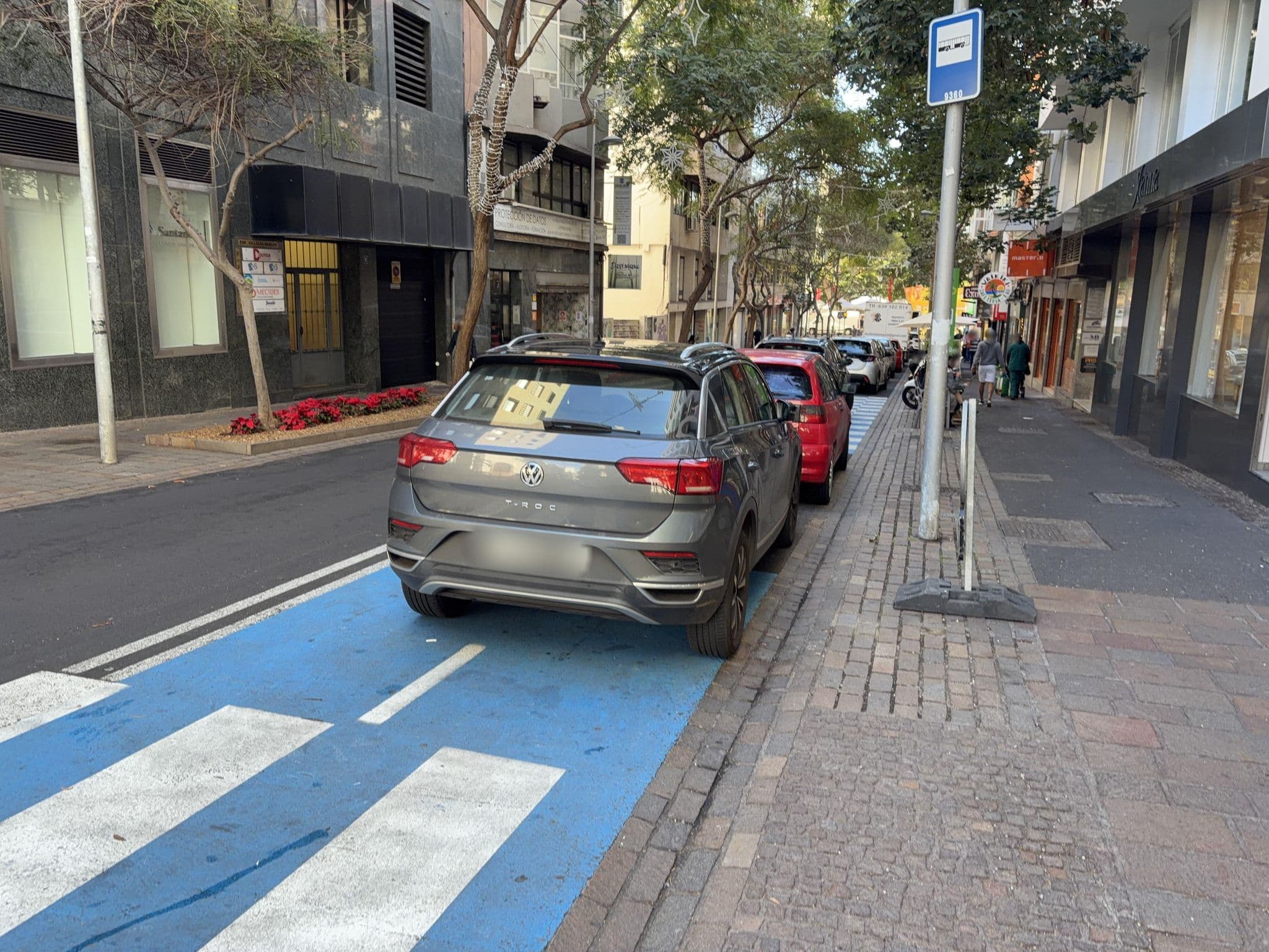 Street view near Hotel Adonis Pelinor, Santa Cruz de Tenerife — © tordans (CC BY-SA · Mapillary)
