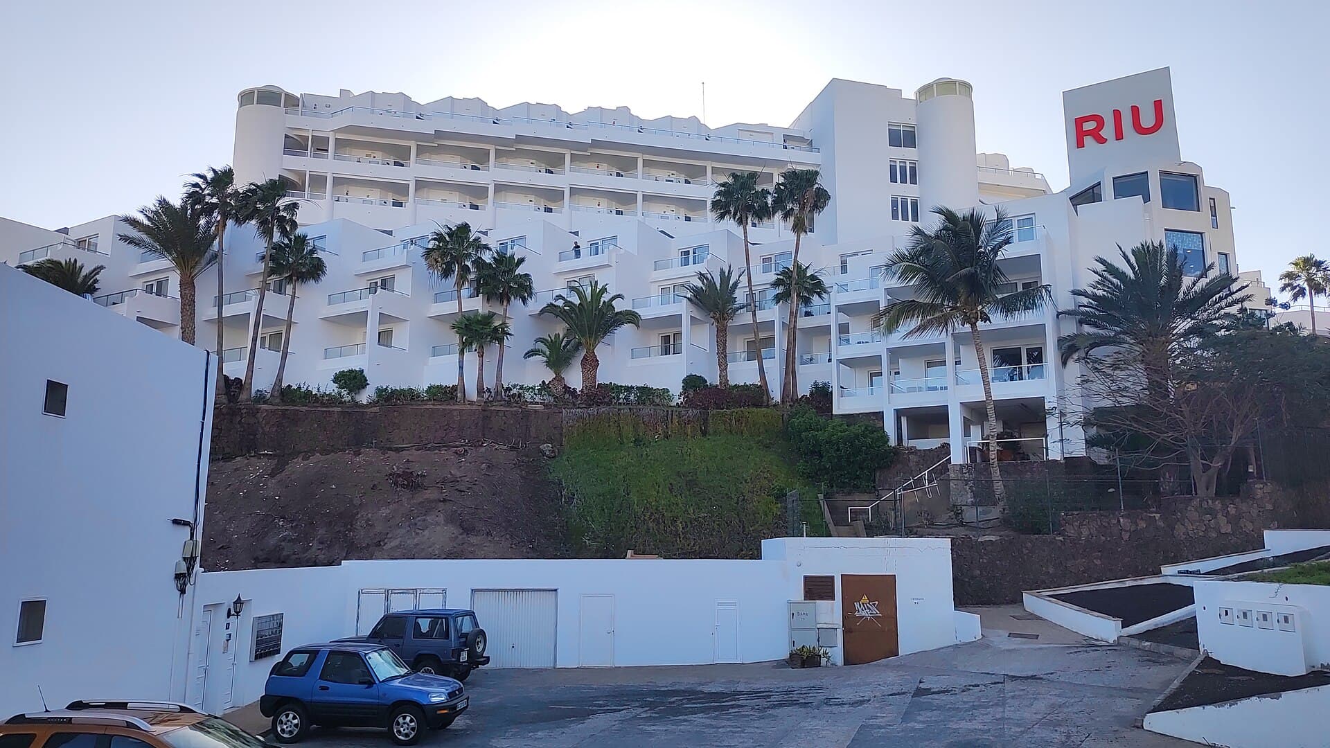 Hotel Riu Palace Jandia (via Wikimedia Commons, CC BY-SA 4.0)