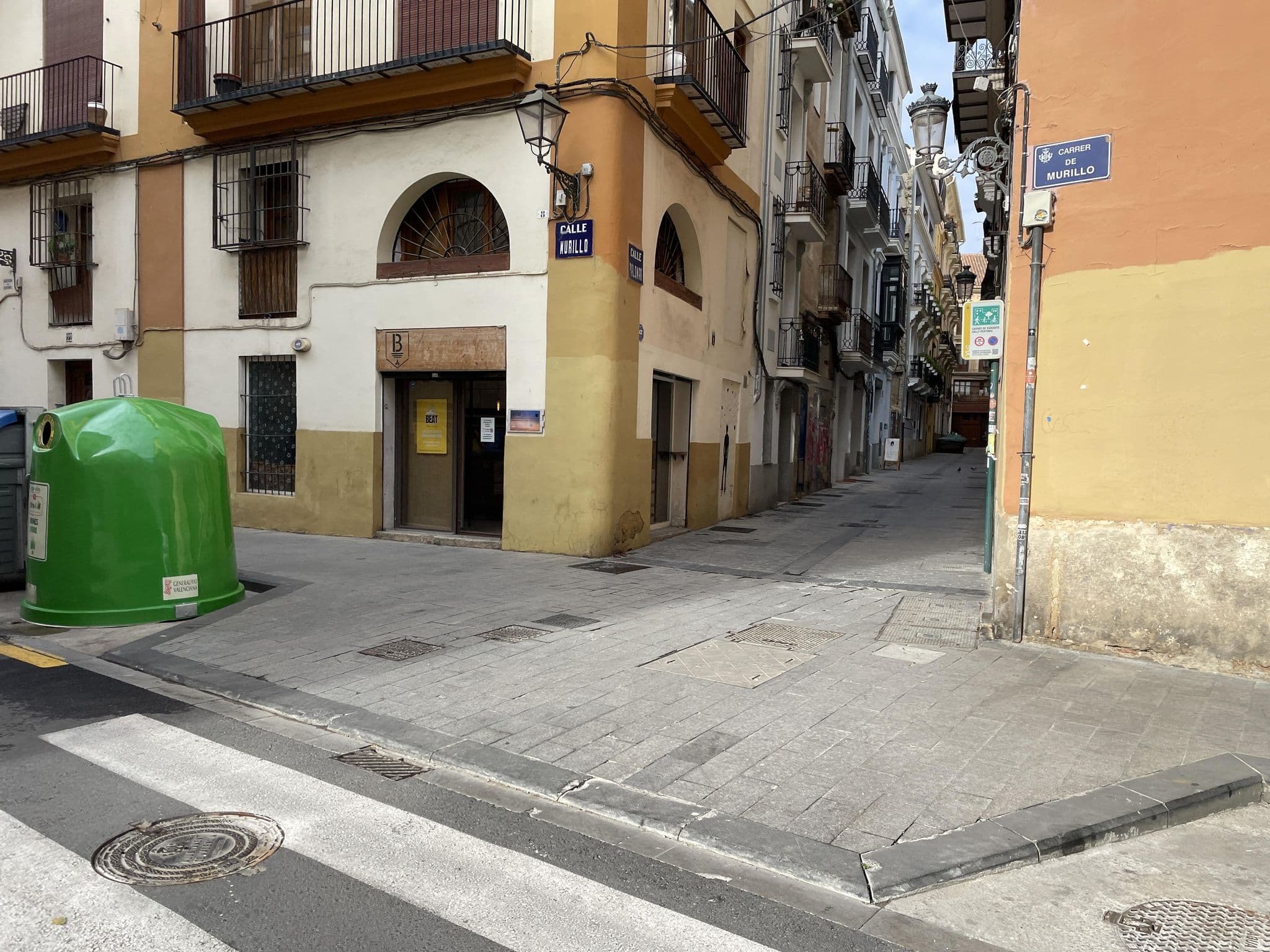 Street view near Apartamentos Alma, Valencia