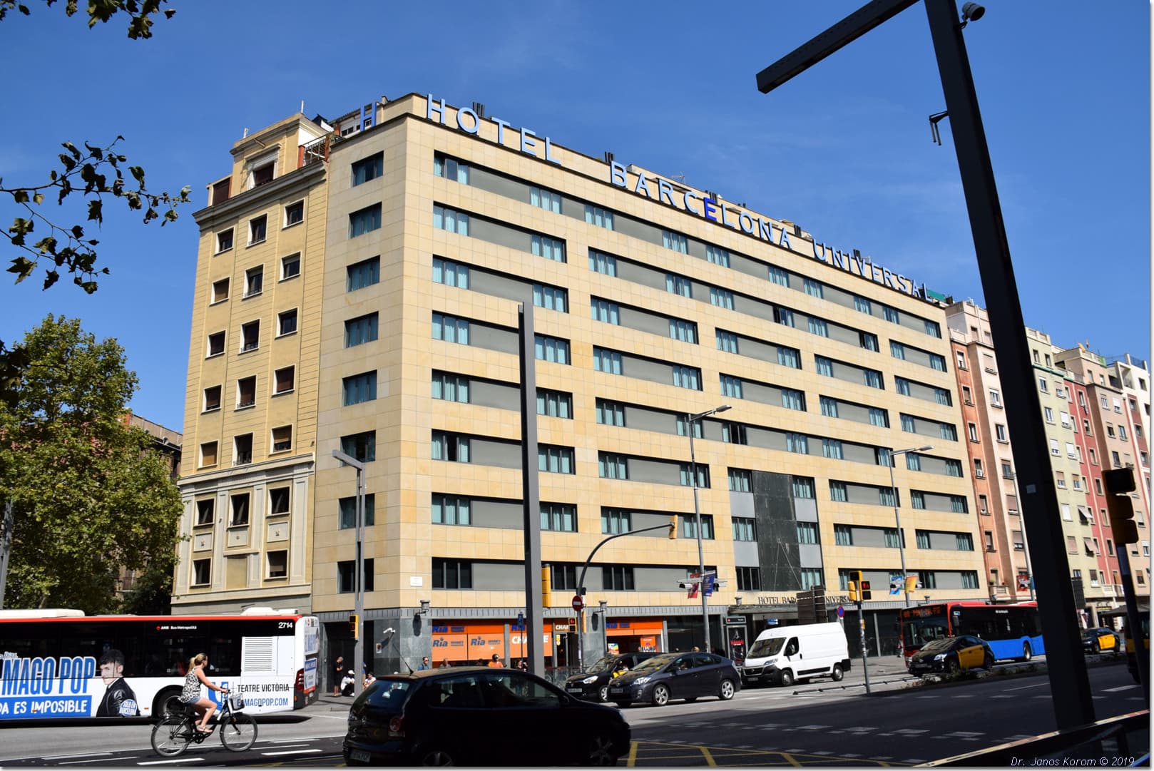 Hotel Barcelona Universal (via Wikimedia Commons, CC BY-SA 2.0)