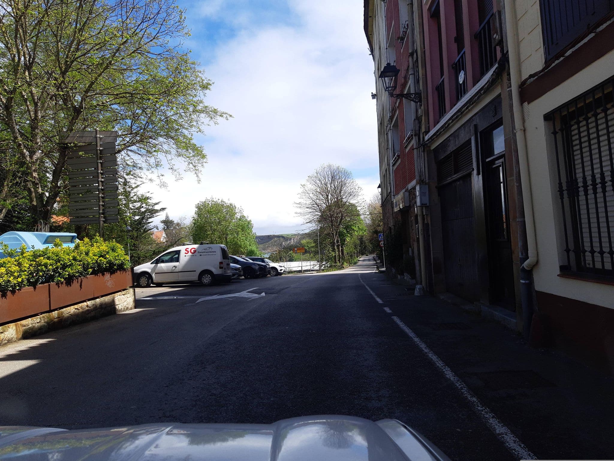 Street view near Hostal Esmeralda, San Vicente de la Barquera — © geo50 (CC BY-SA · Mapillary)