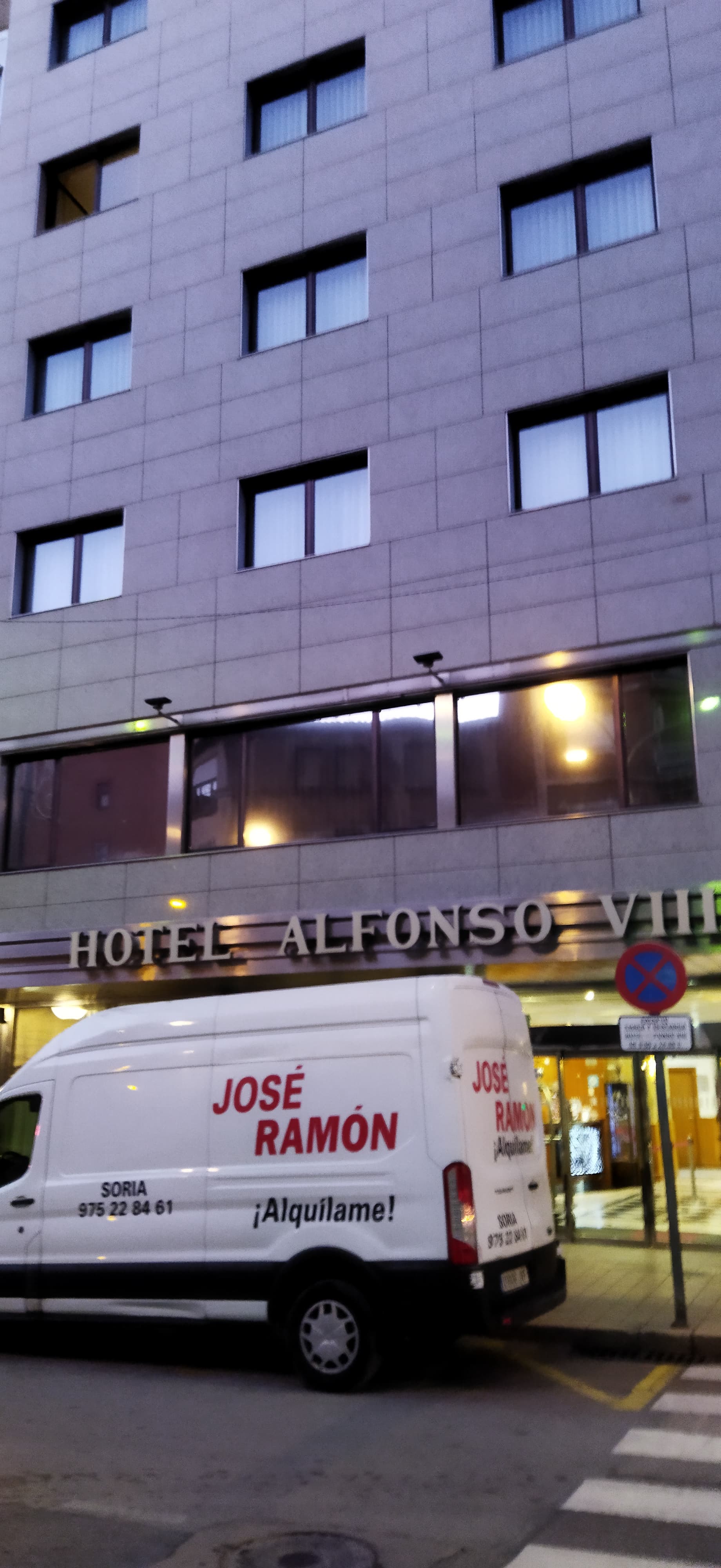 Hotel Alfonso VIII (via Wikimedia Commons, CC BY-SA 4.0)