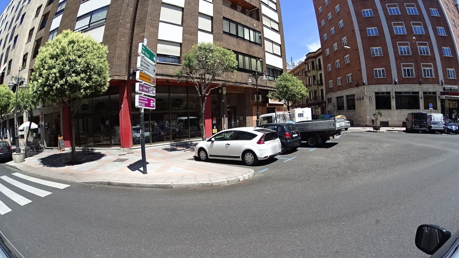 Street view near Crisol Quindos, León — © acerrillo (CC BY-SA · Mapillary)