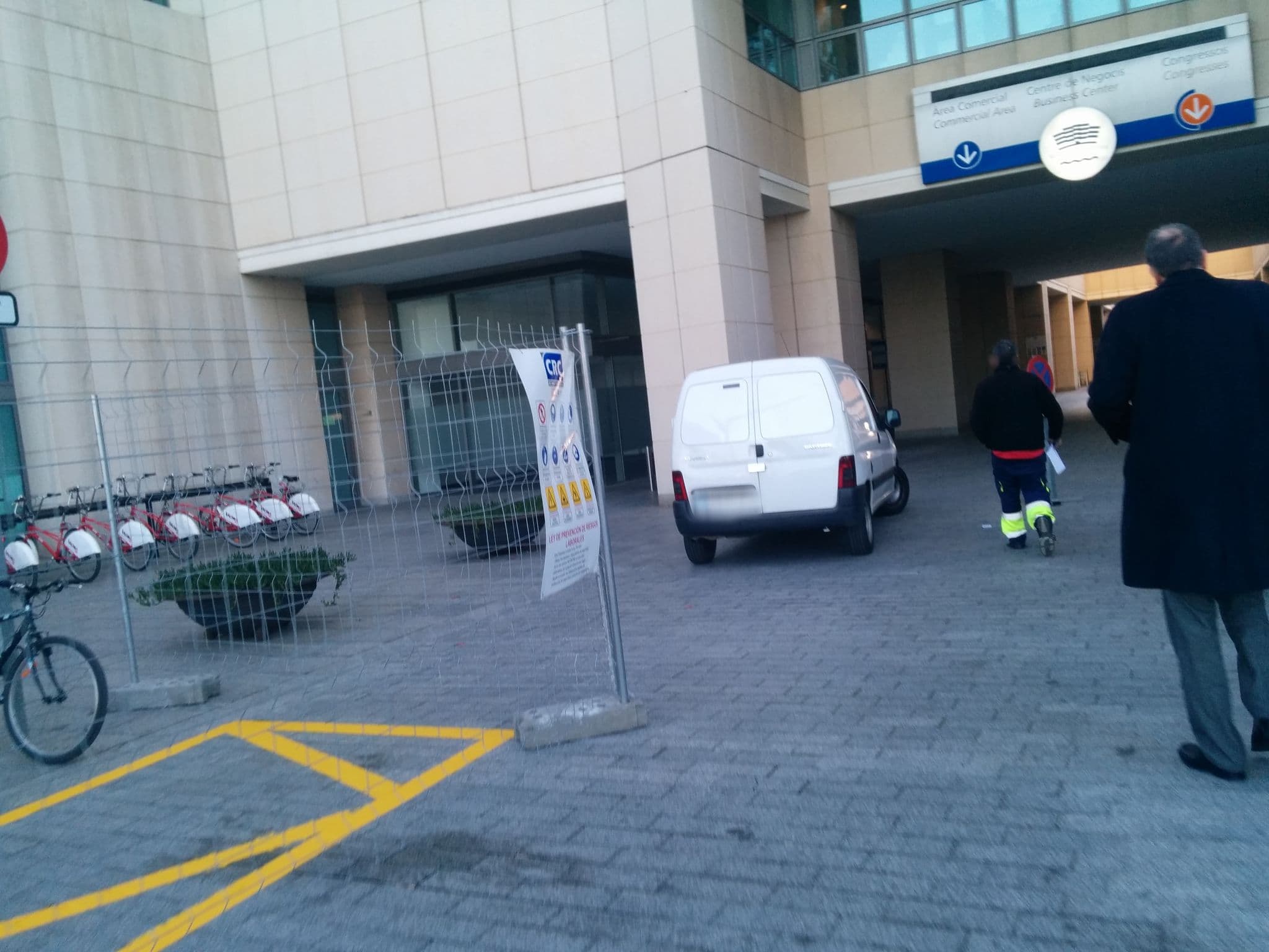 Street view near Eurostars Grand Marina Hotel, Ciutat Vella — © paulinus (CC BY-SA · Mapillary)