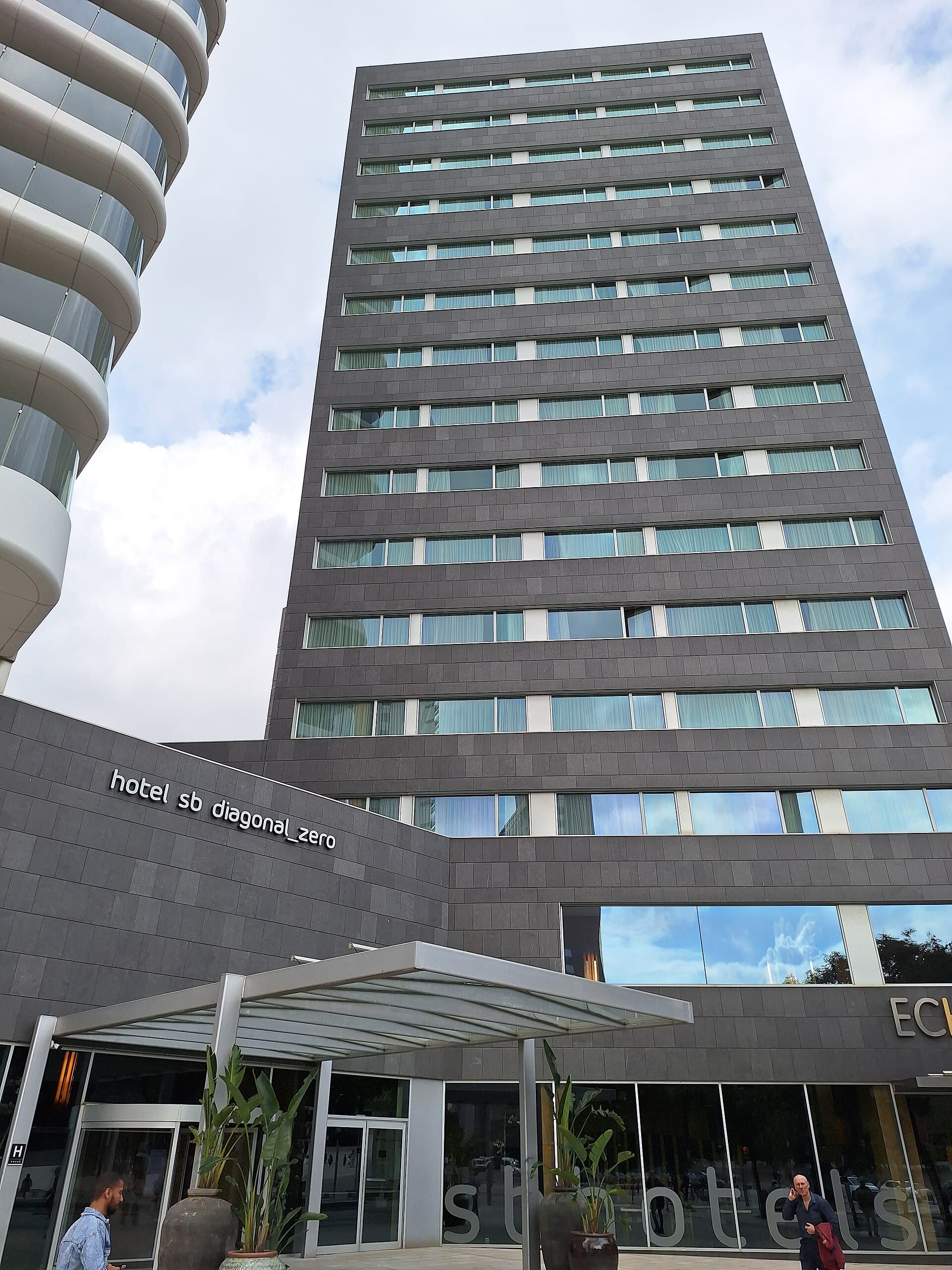 Hotel sb Diagonal Zero (via Wikimedia Commons, CC BY-SA 3.0)
