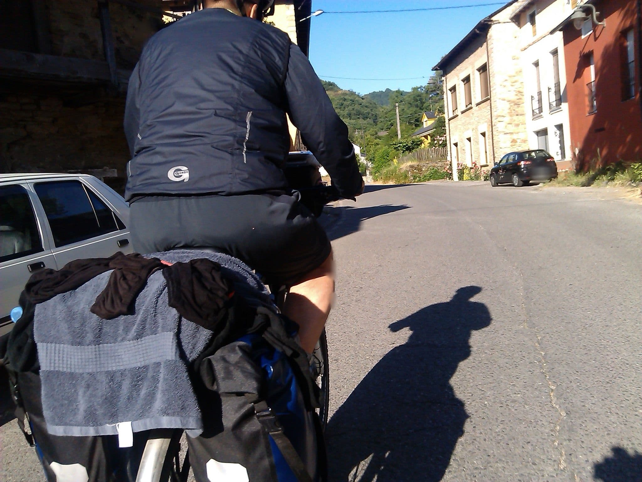 Street view near Albergue Pequeño Potala, Villafranca del Bierzo — © changchun1 (CC BY-SA · Mapillary)