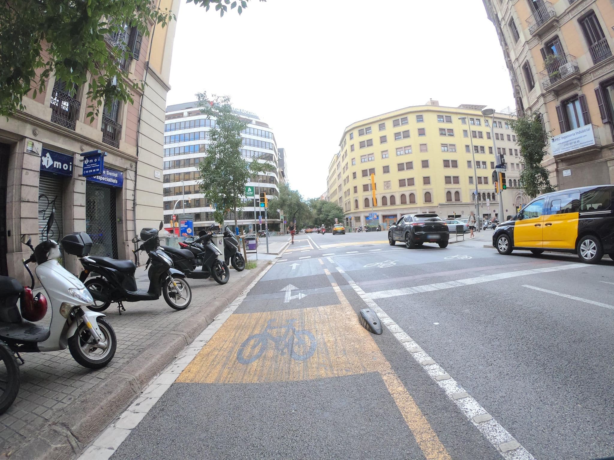 Street view near Barcelona City Hotel(Hotel Universal), Dreta de l'Eixample — © rubencarbonero (CC BY-SA · Mapillary)