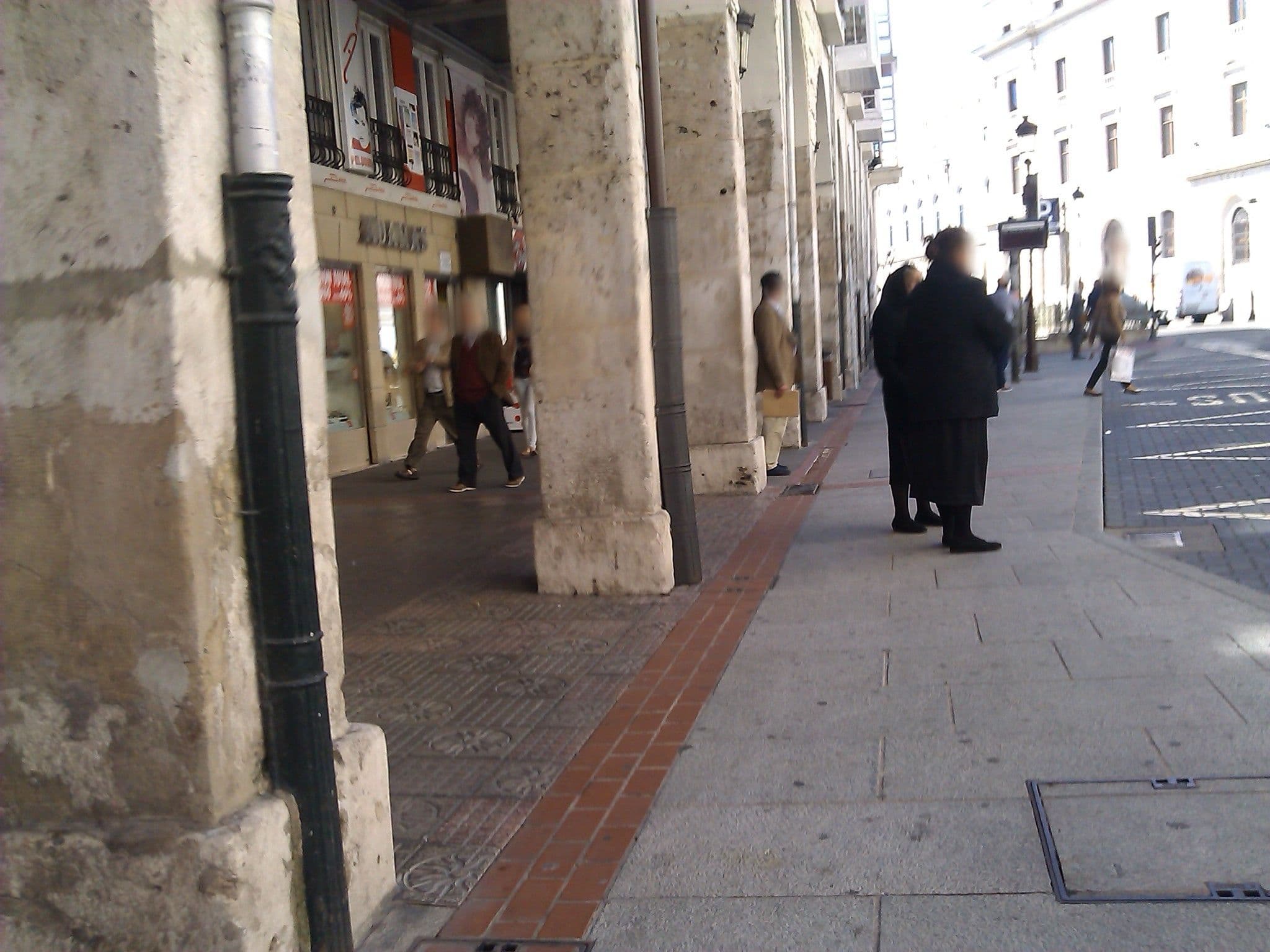 Street view near Hostal García, Burgos — © changchun1 (CC BY-SA · Mapillary)