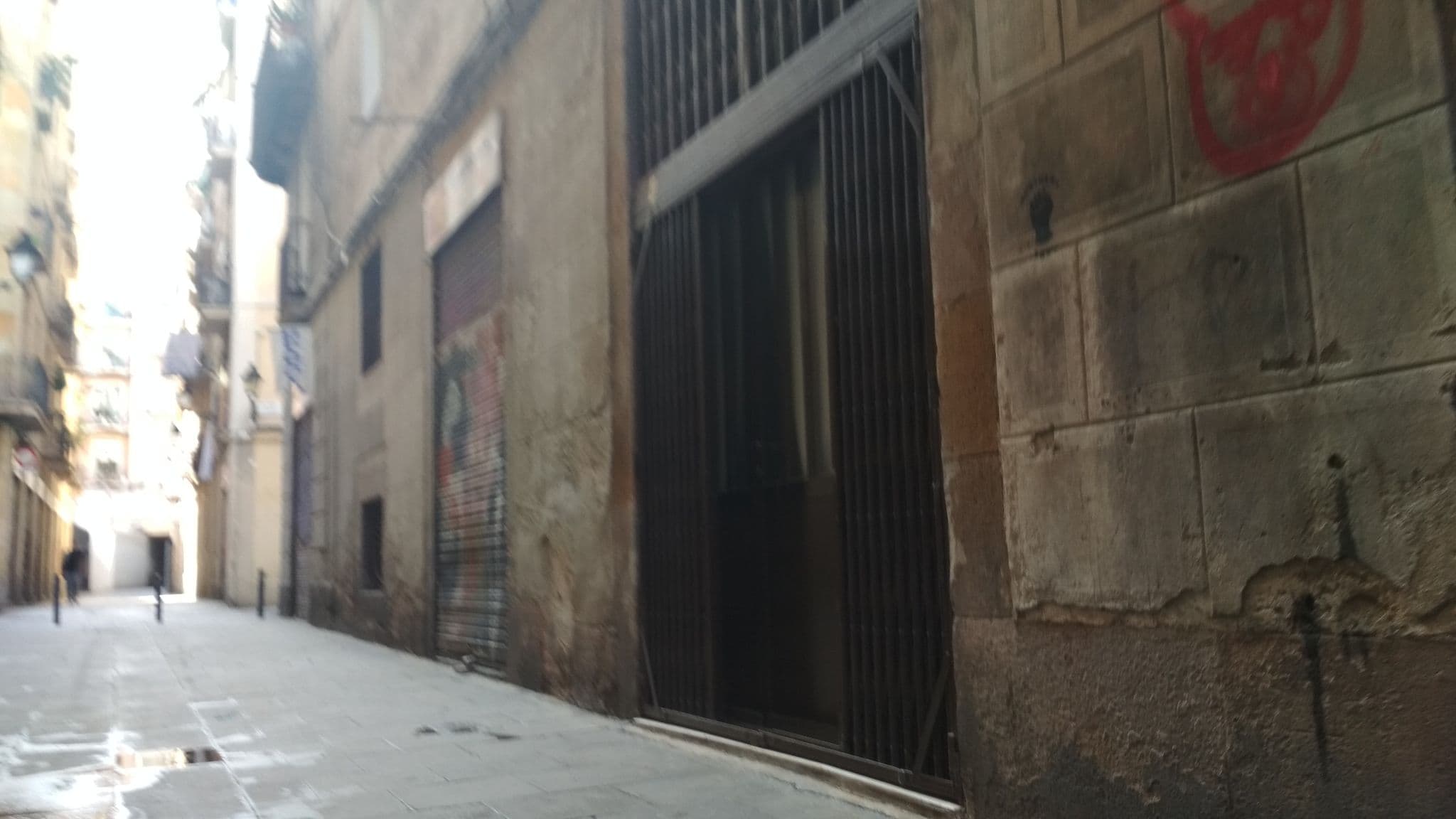 Street view near Ideal Youth Hostel, Ciutat Vella — © toniserra (CC BY-SA · Mapillary)