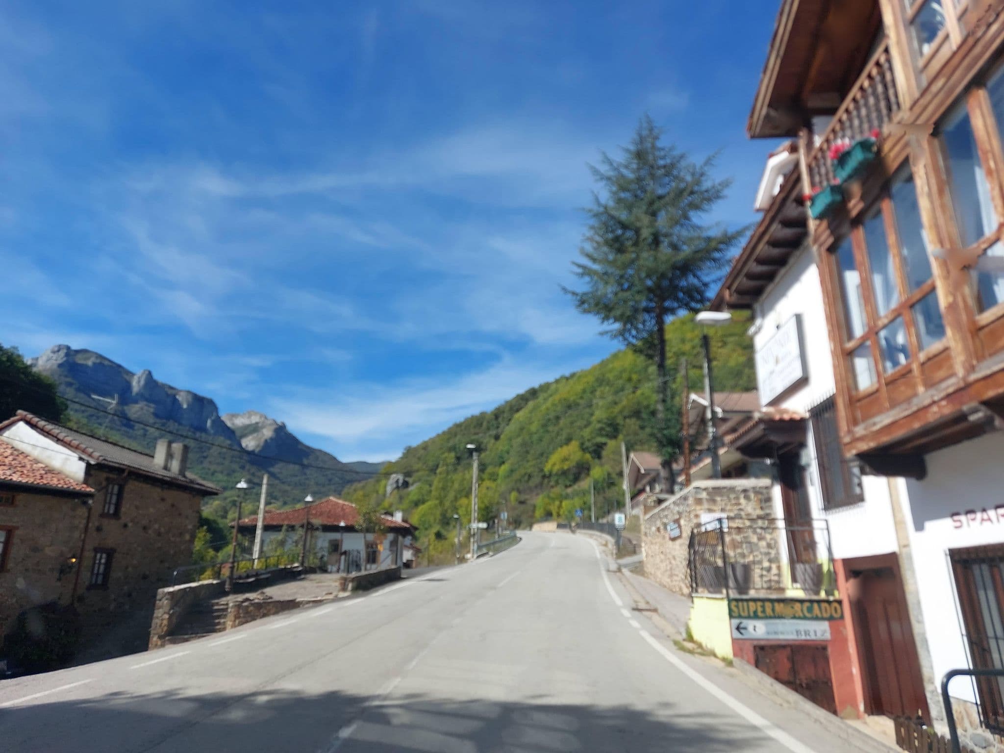 Street view near Nevandi, Potes