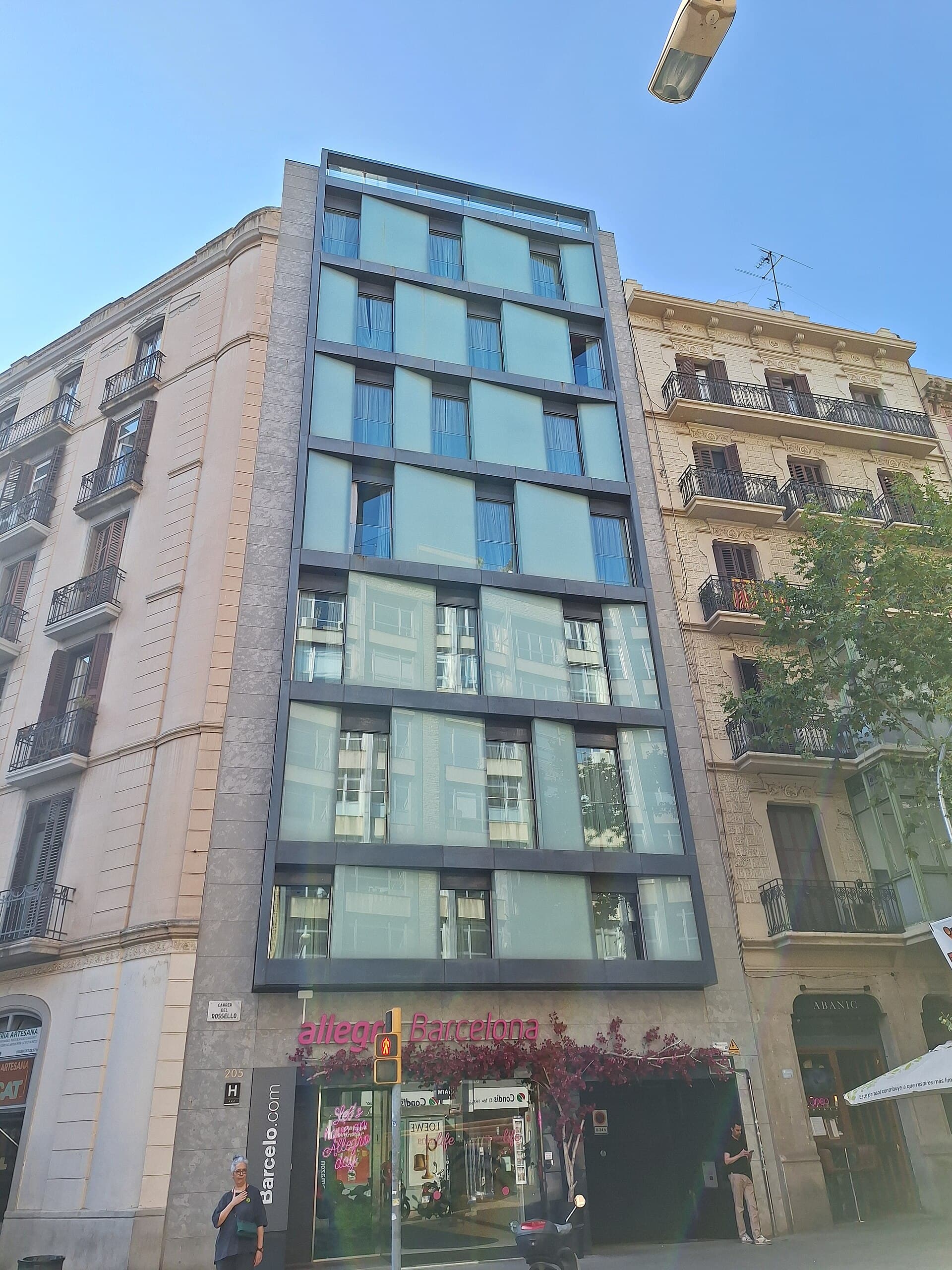 Room Mate Emma Hotel (via Wikimedia Commons, CC BY-SA 3.0)