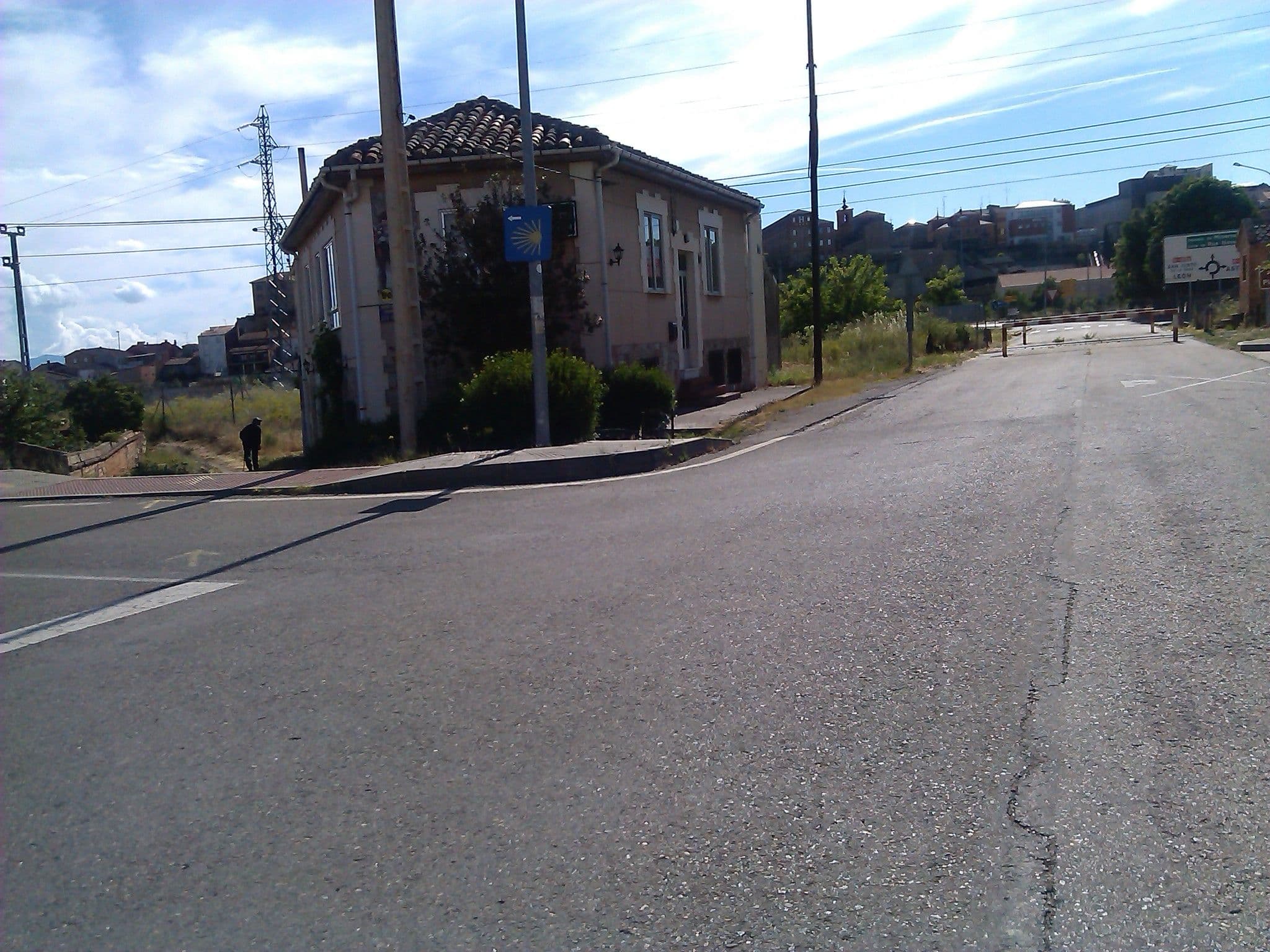 Street view near Albergue Camino y Vía, Astorga — © changchun1 (CC BY-SA · Mapillary)