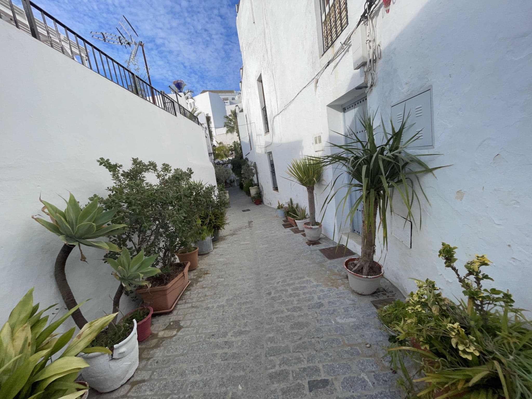Street view near La Casa del Califa, Vejer de la Frontera — © seraq (CC BY-SA · Mapillary)