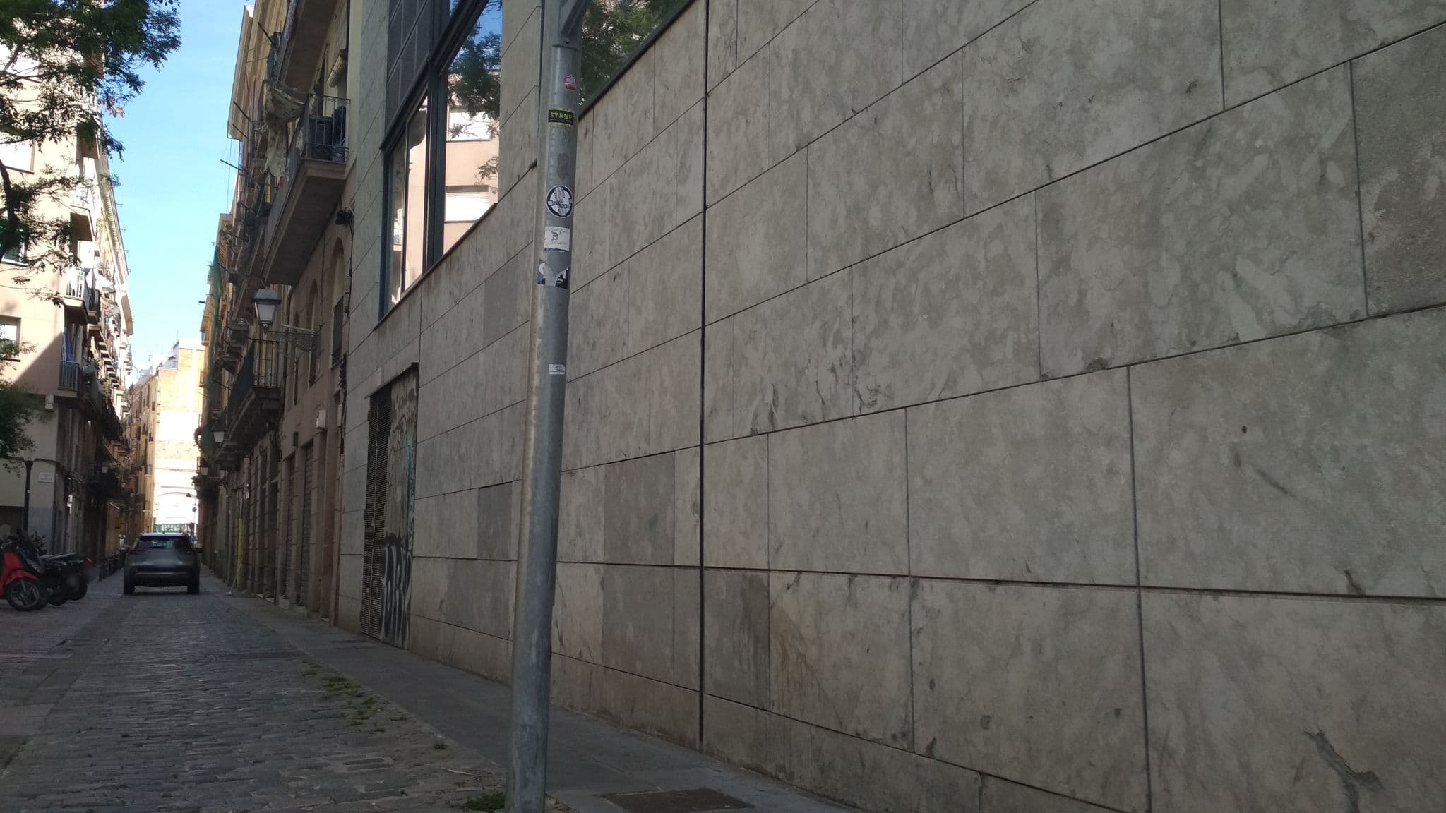 Street view near Pillow One Hostal, Ciutat Vella — © toniserra (CC BY-SA · Mapillary)