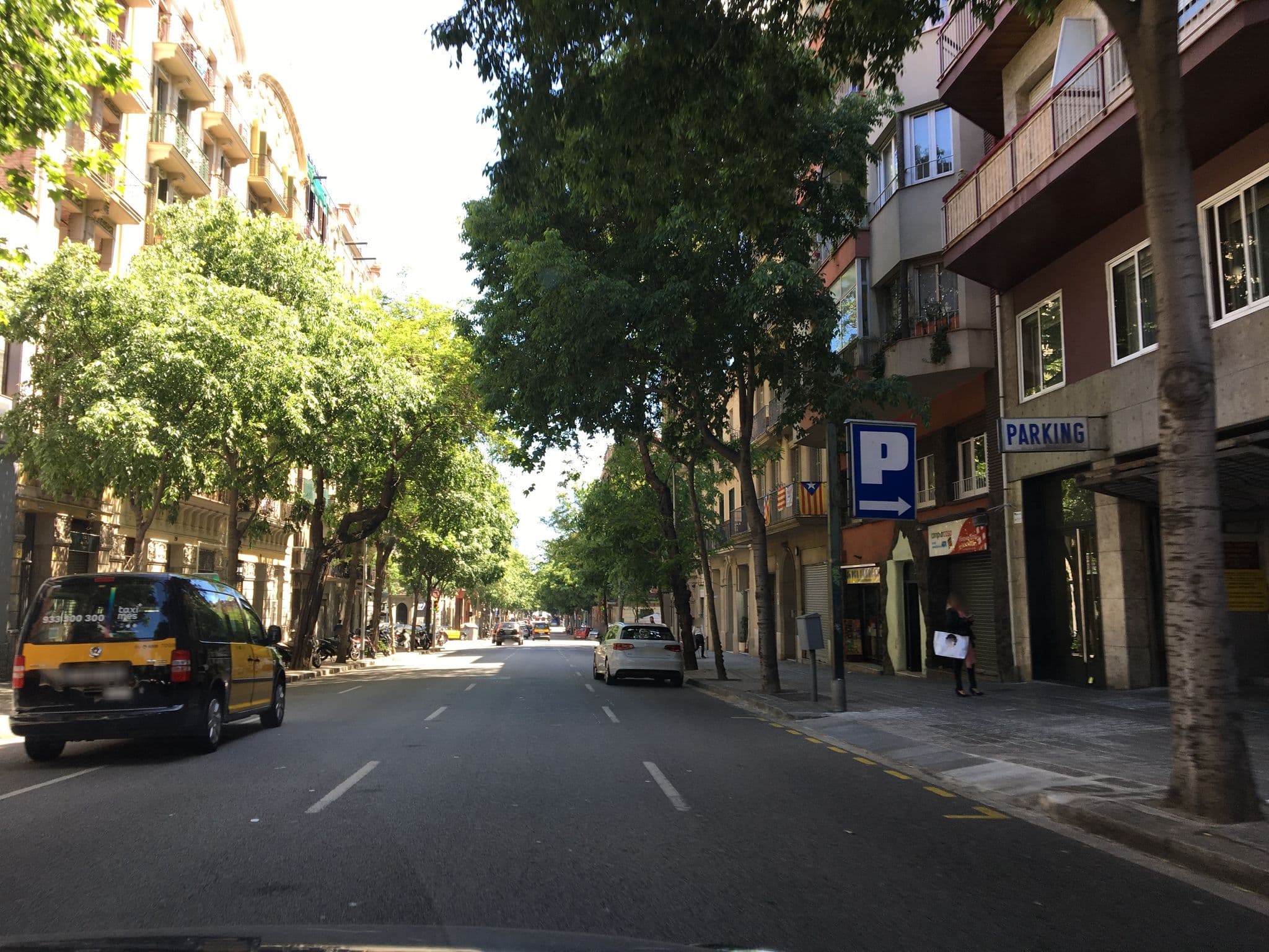 Street view near Hotel Sant Antoni, Fort Pienc — © ccossio (CC BY-SA · Mapillary)