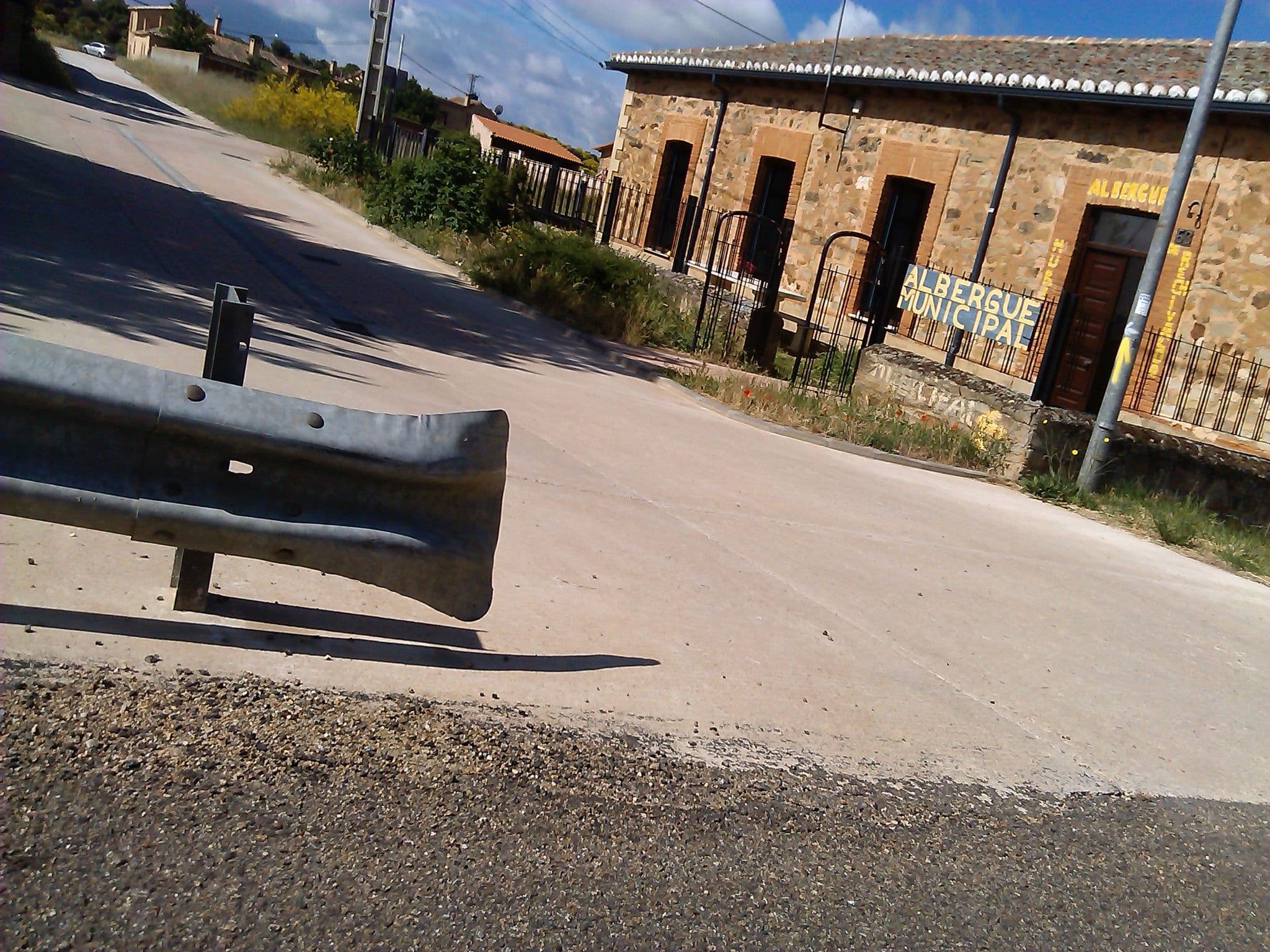 Street view near Albergue Municipal de Murias de Rechivaldo, Astorga — © changchun1 (CC BY-SA · Mapillary)