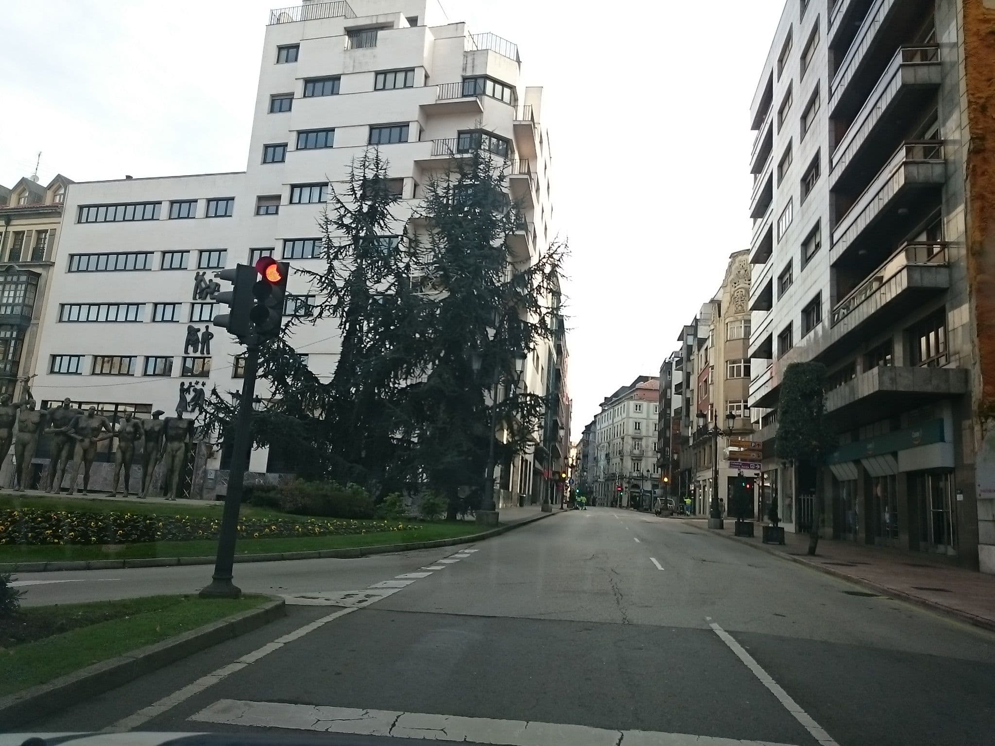 Street view near Gran Hotel Regente, Oviedo — © yopaseopor (CC BY-SA · Mapillary)