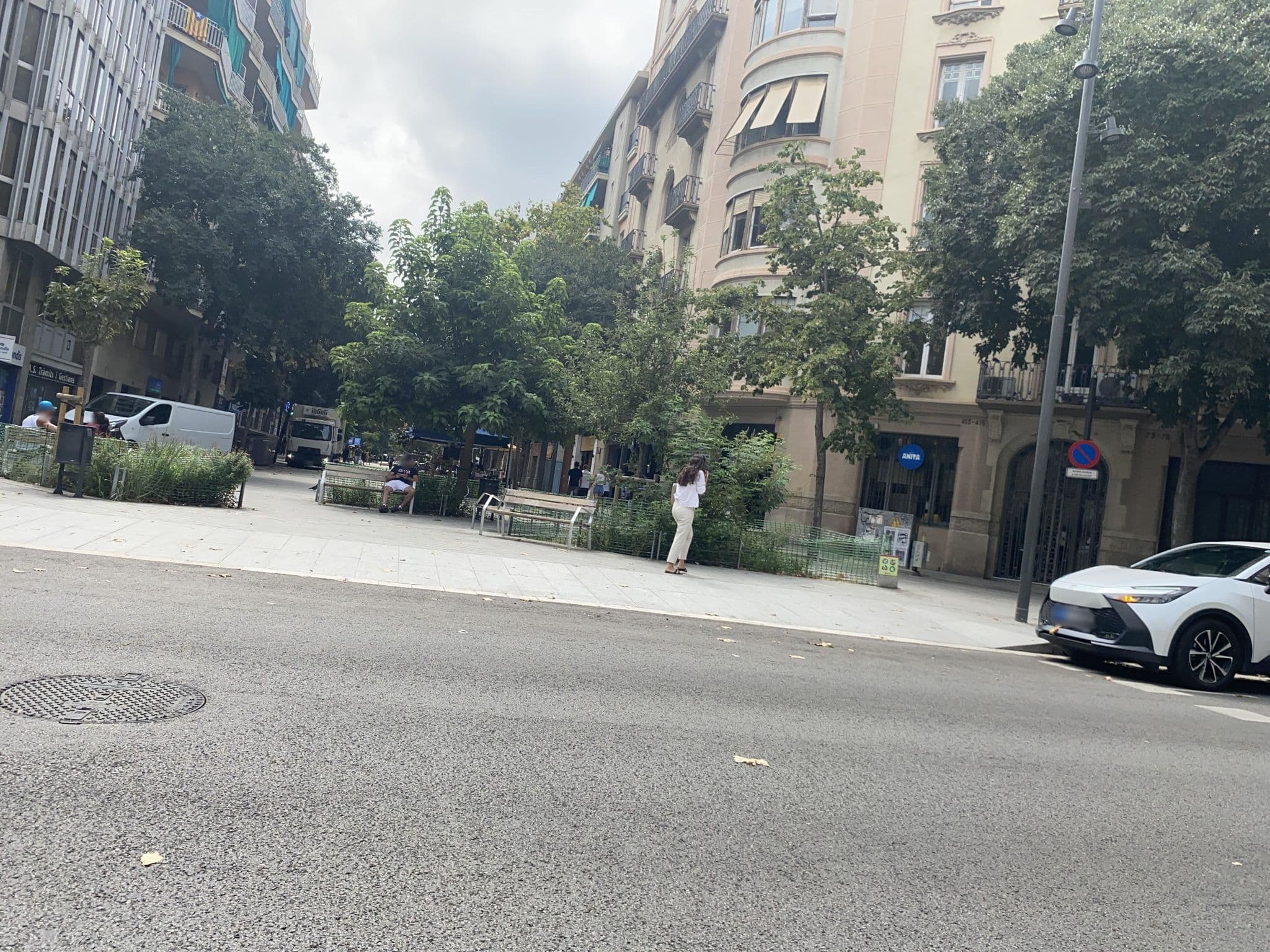 Street view near Hostal Ona Barcelona, Dreta de l'Eixample — © cyclestreets (CC BY-SA · Mapillary)